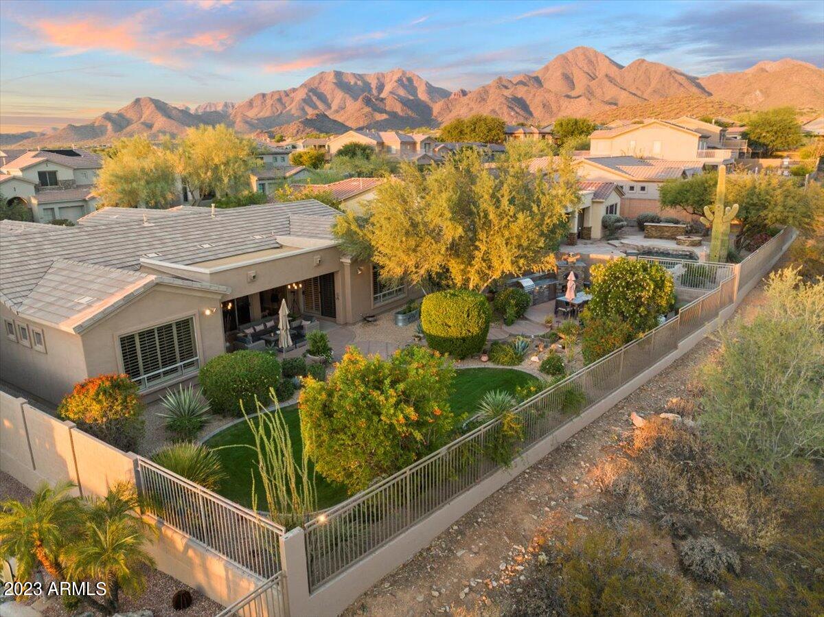10793 E GELDING Drive