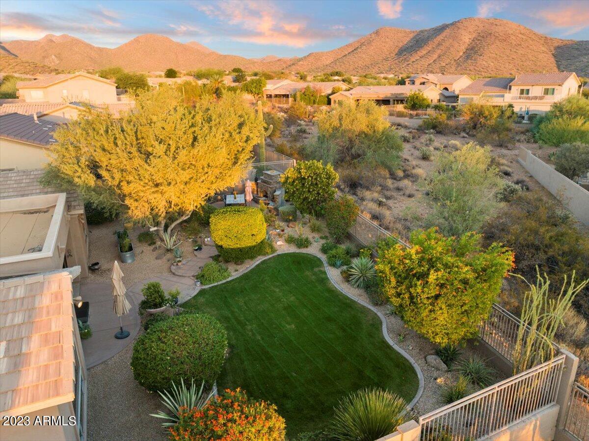 10793 E GELDING Drive