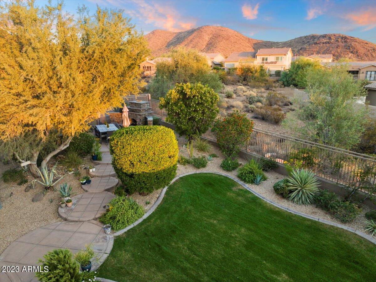 10793 E GELDING Drive