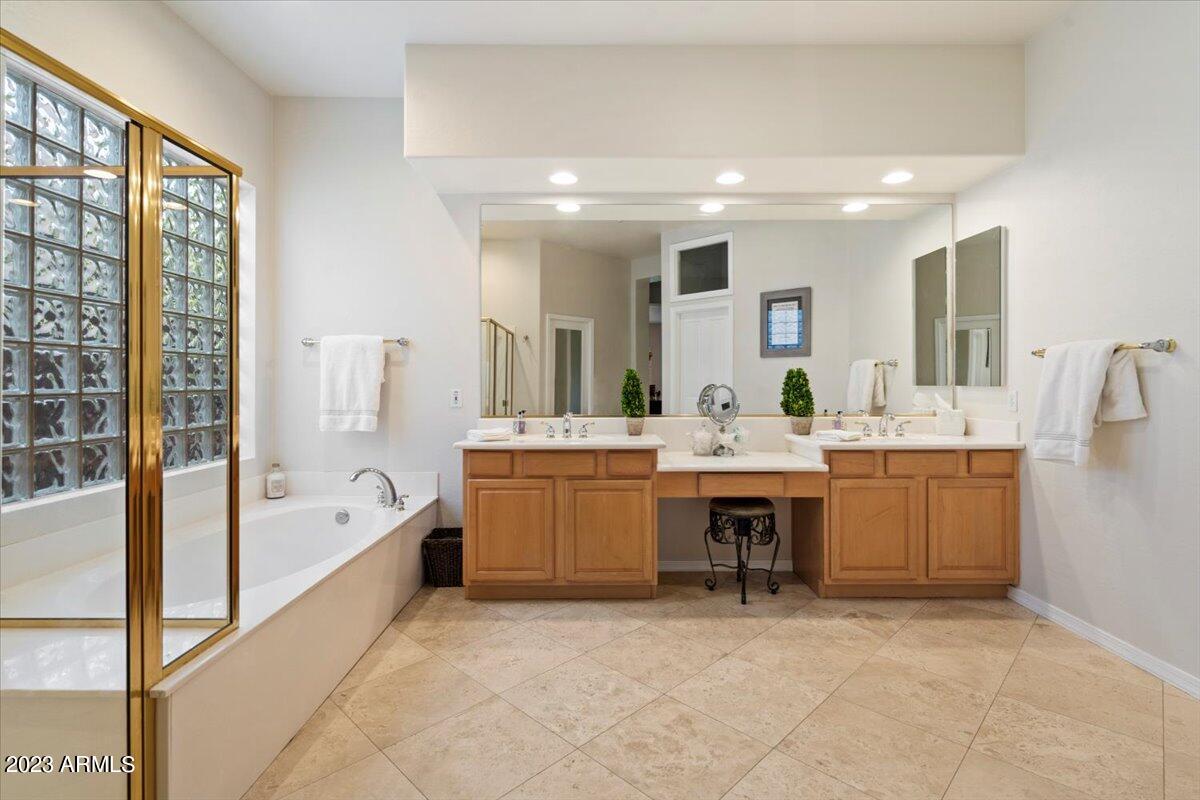 10793 E GELDING Drive