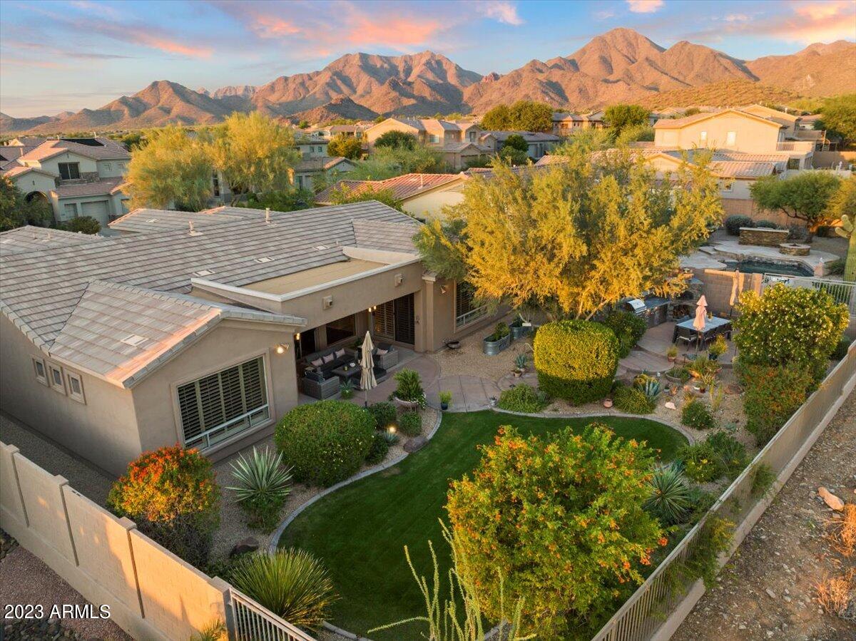10793 E GELDING Drive