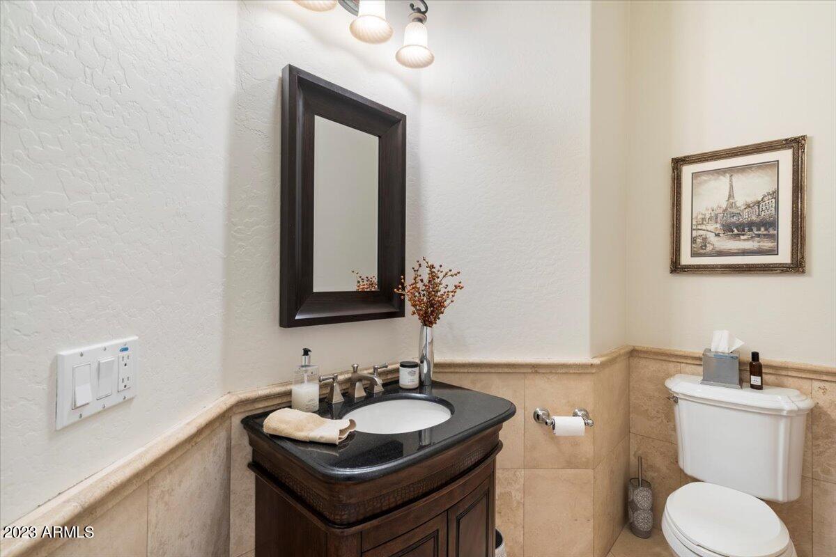 10793 E GELDING Drive