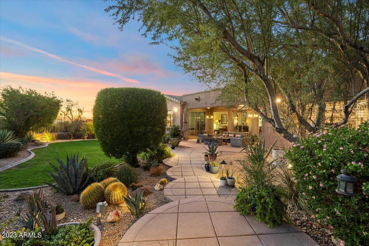 10793 E GELDING Drive