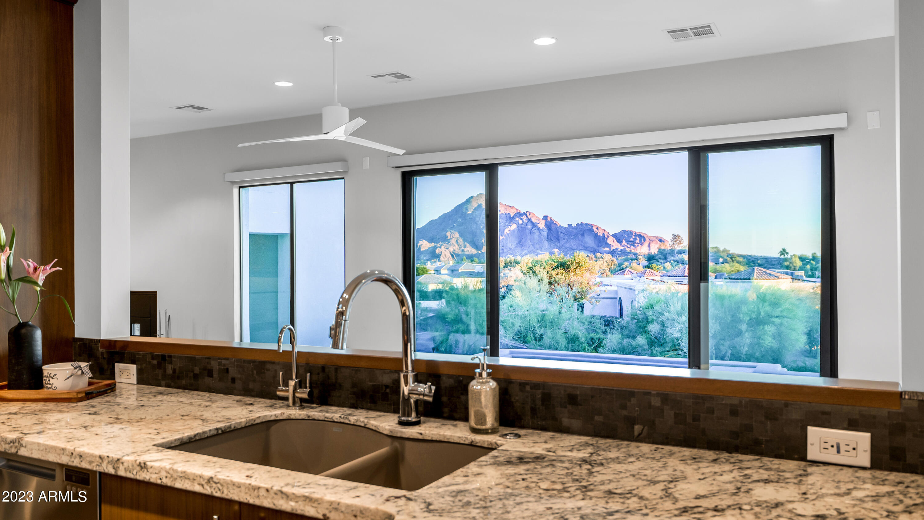 3800 E LINCOLN Drive, 15