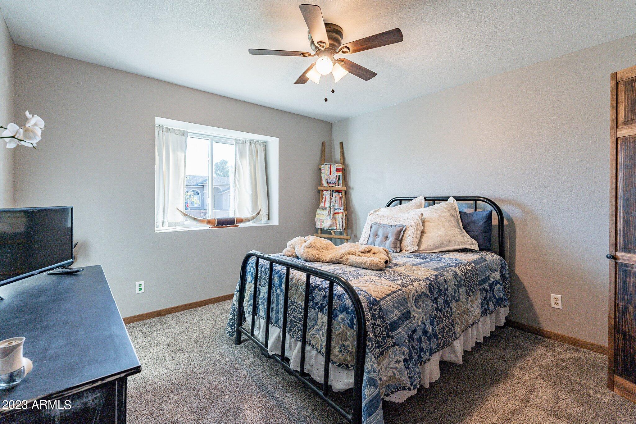 2512 E LEONORA Street