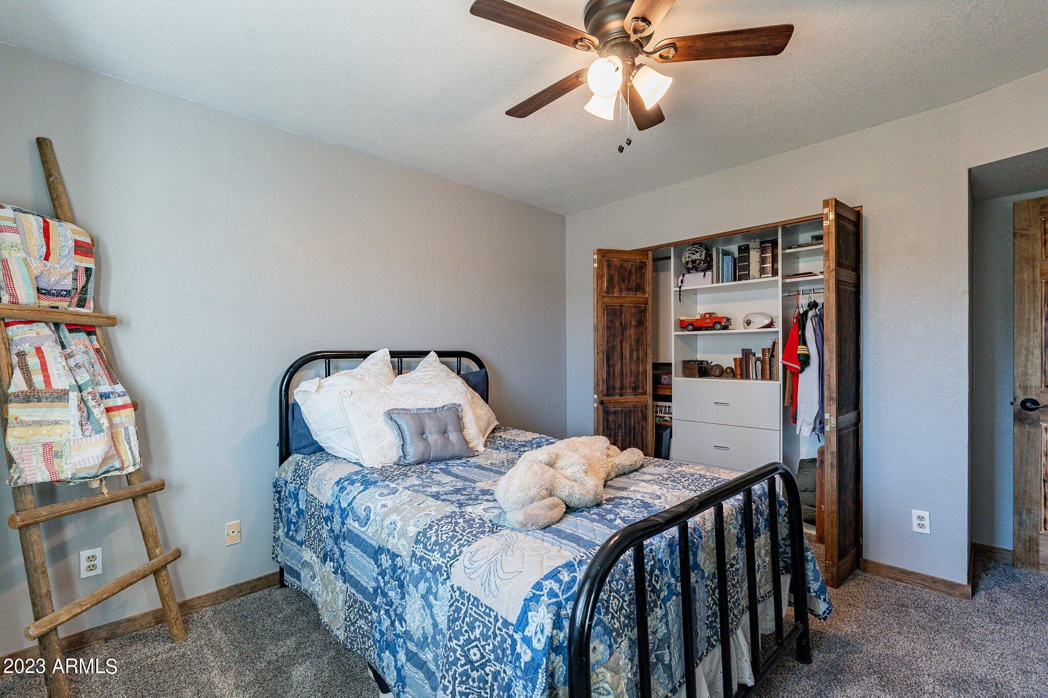 2512 E LEONORA Street