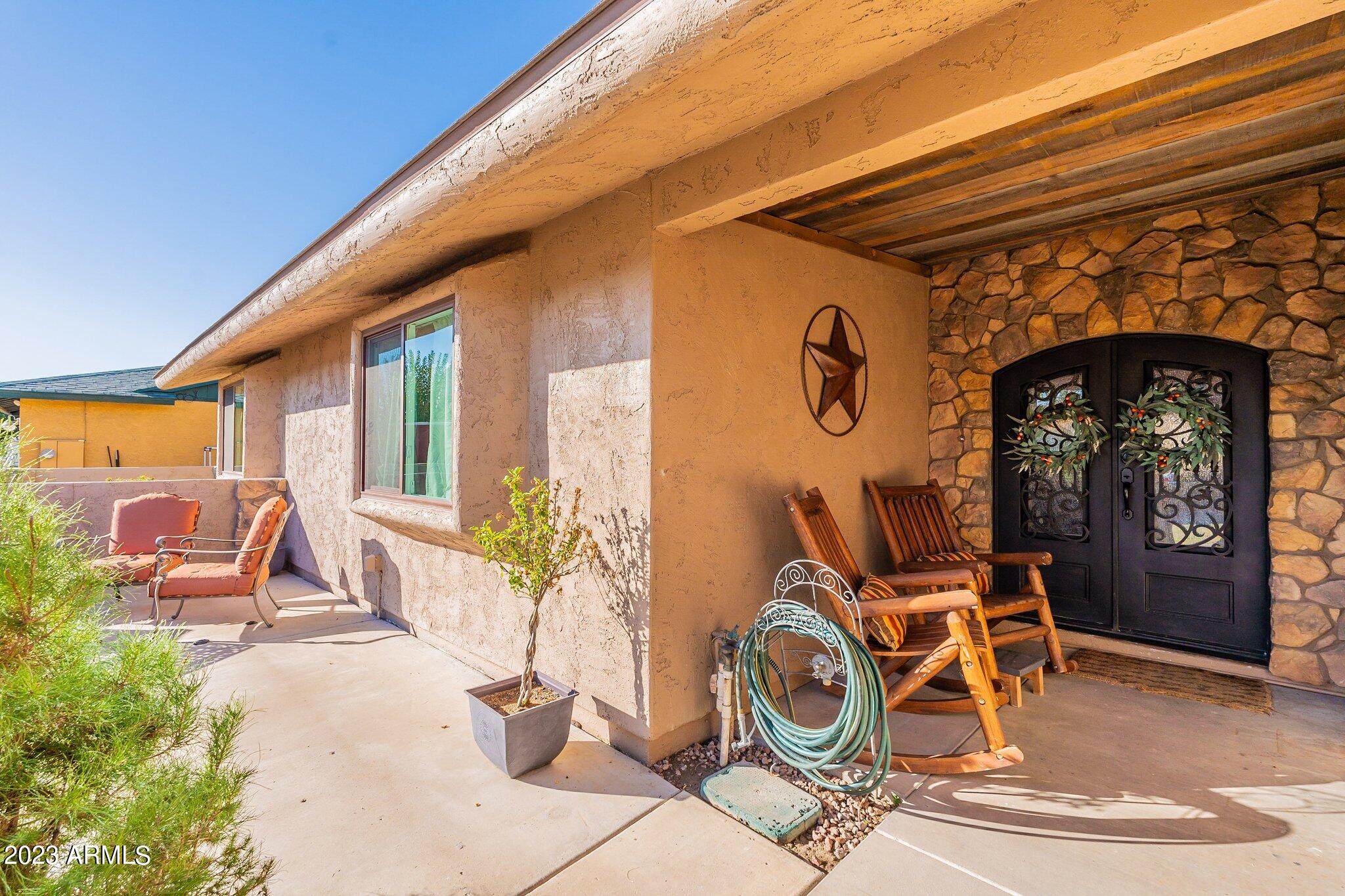 2512 E LEONORA Street