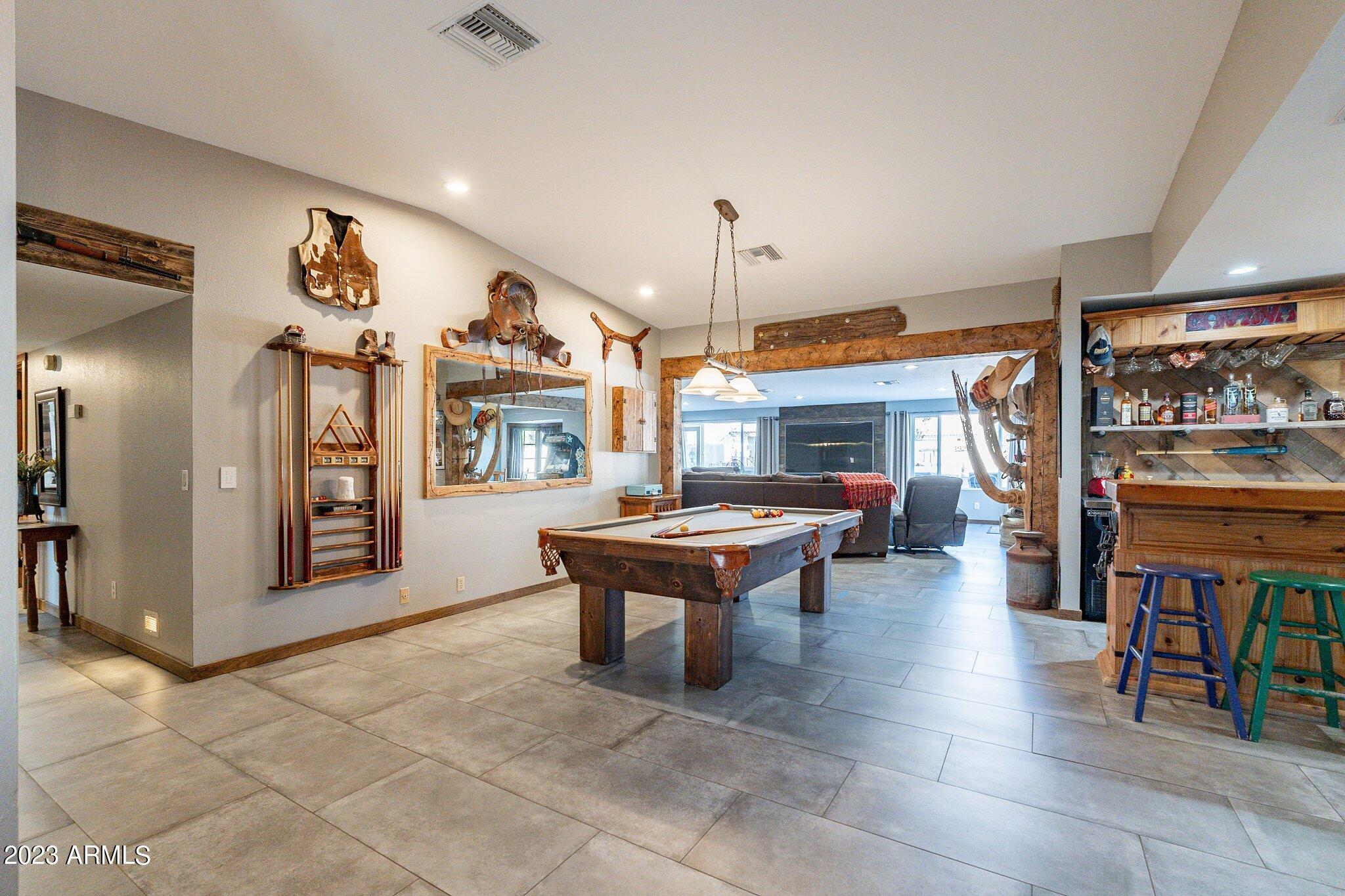 2512 E LEONORA Street