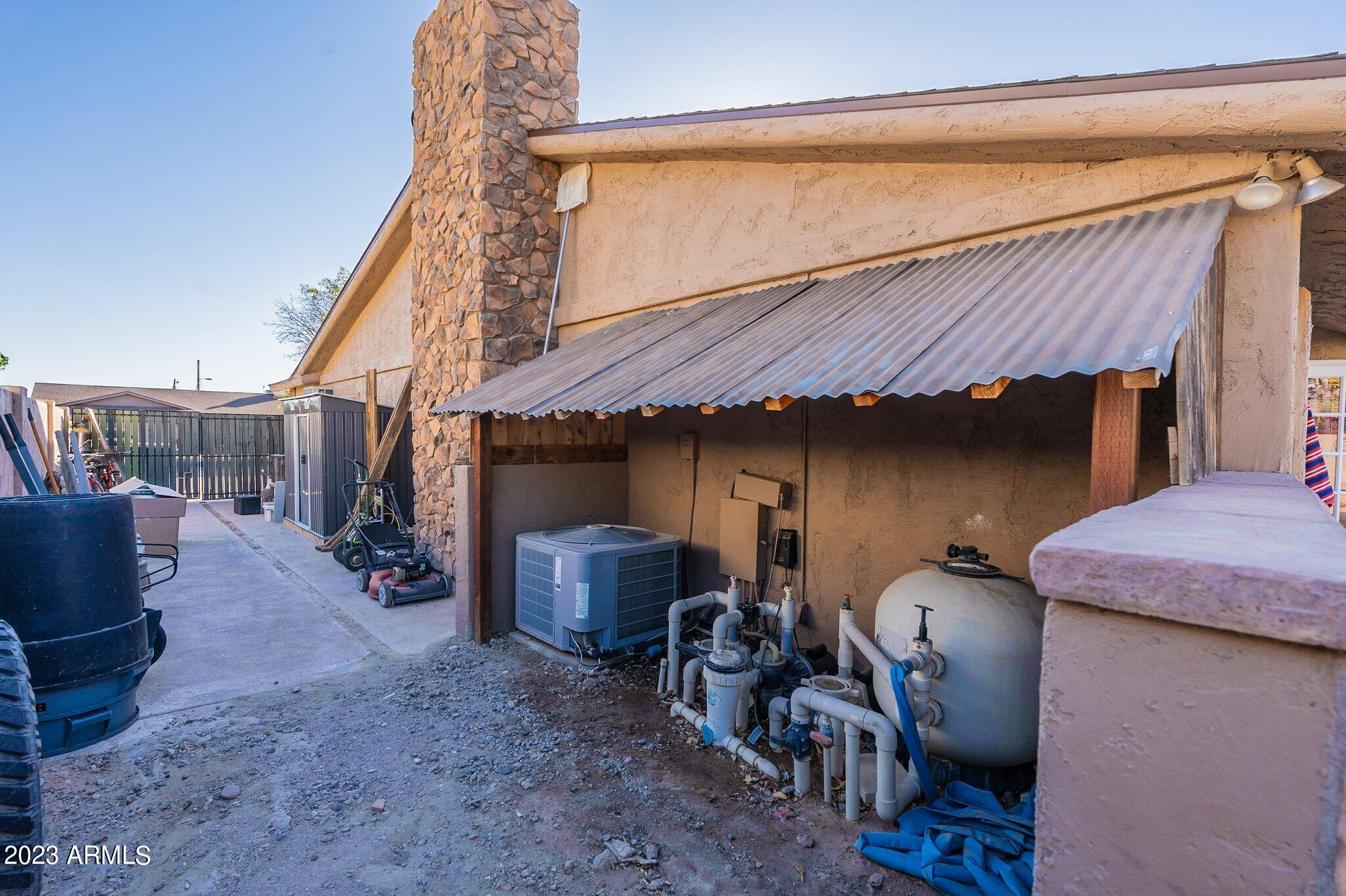 2512 E LEONORA Street