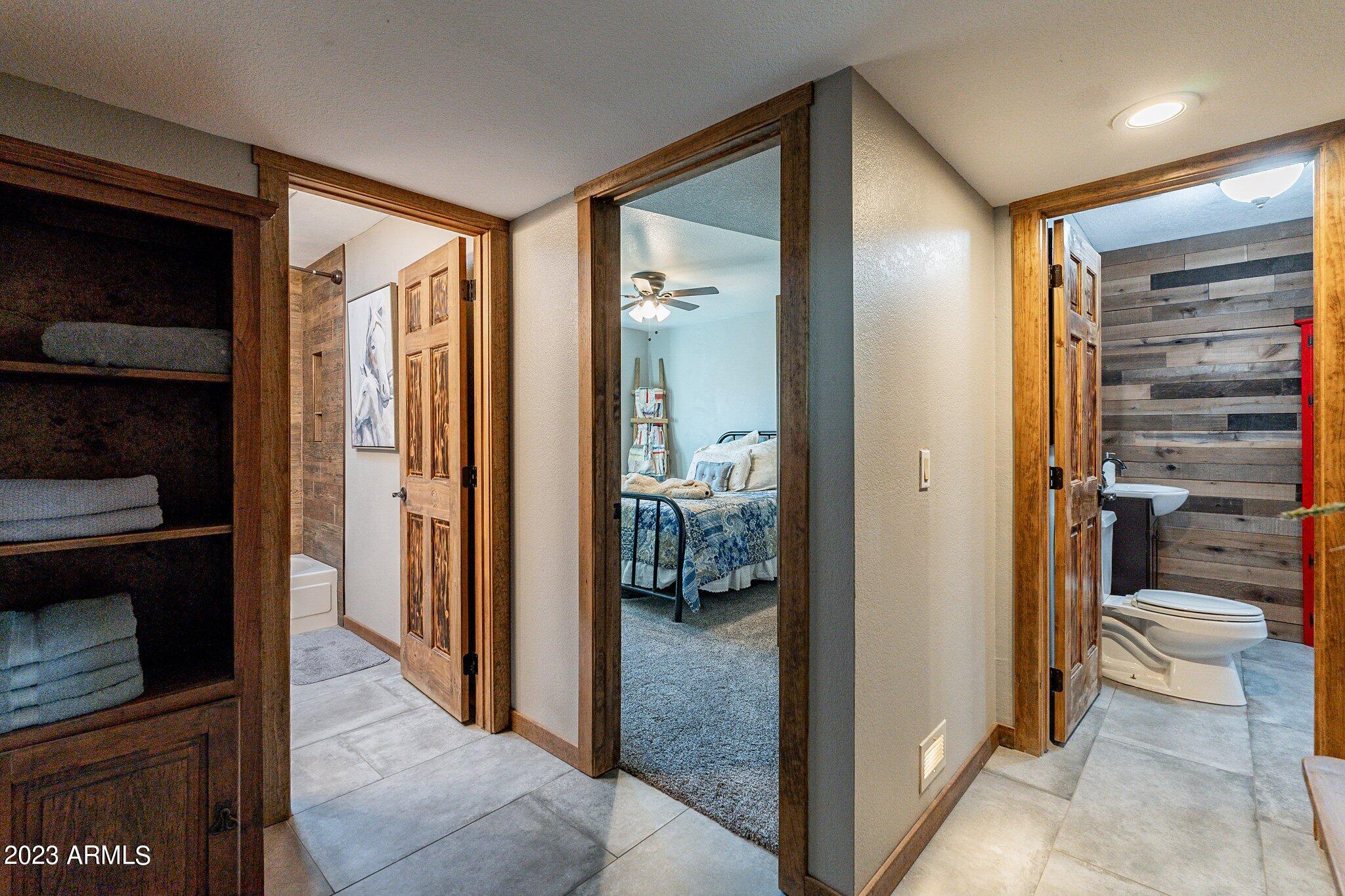 2512 E LEONORA Street