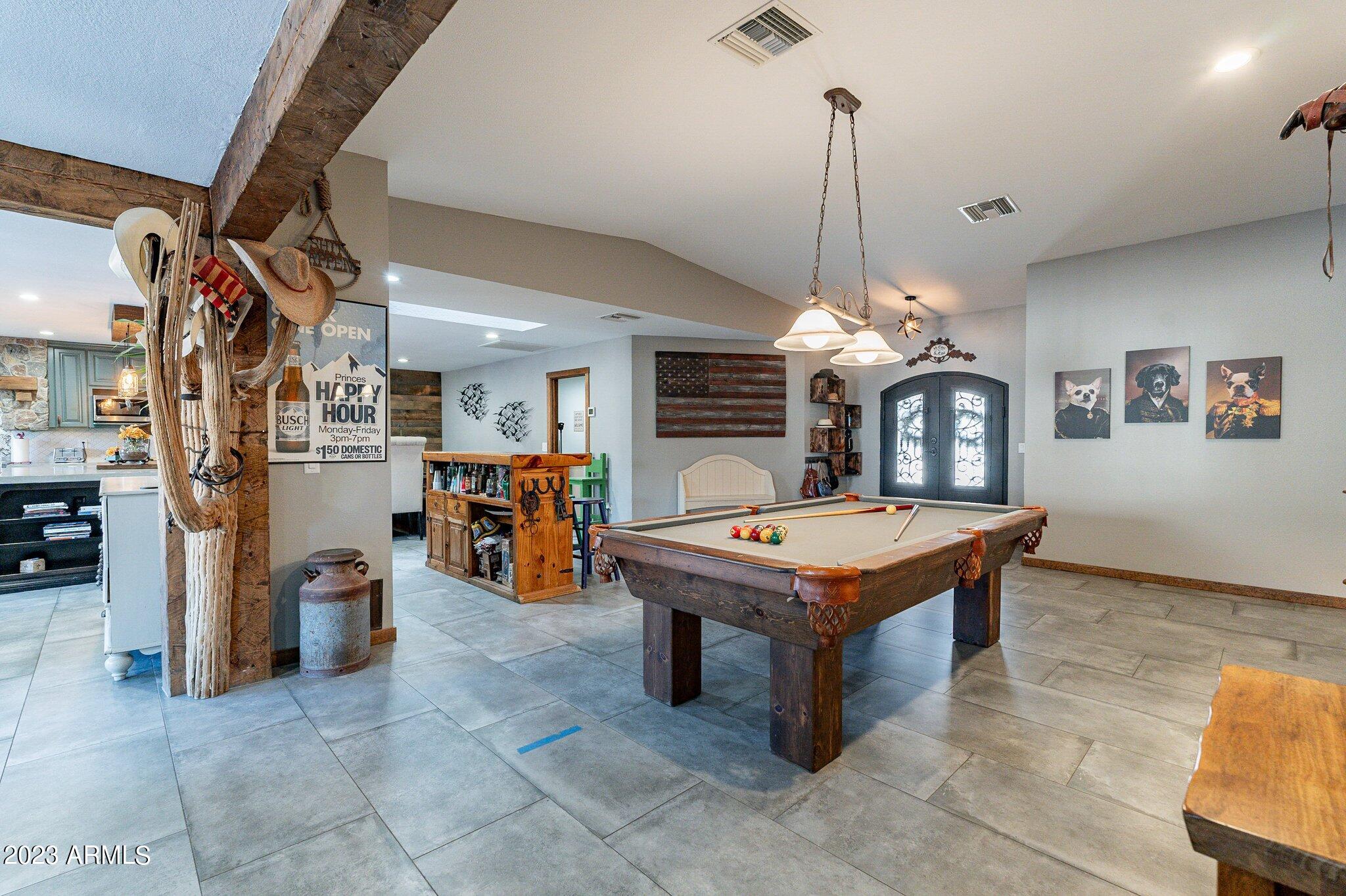 2512 E LEONORA Street