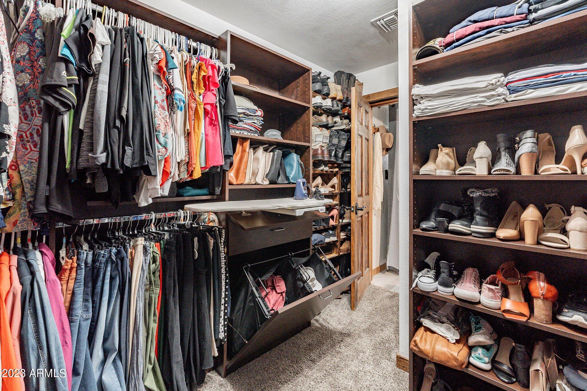 2512 E LEONORA Street