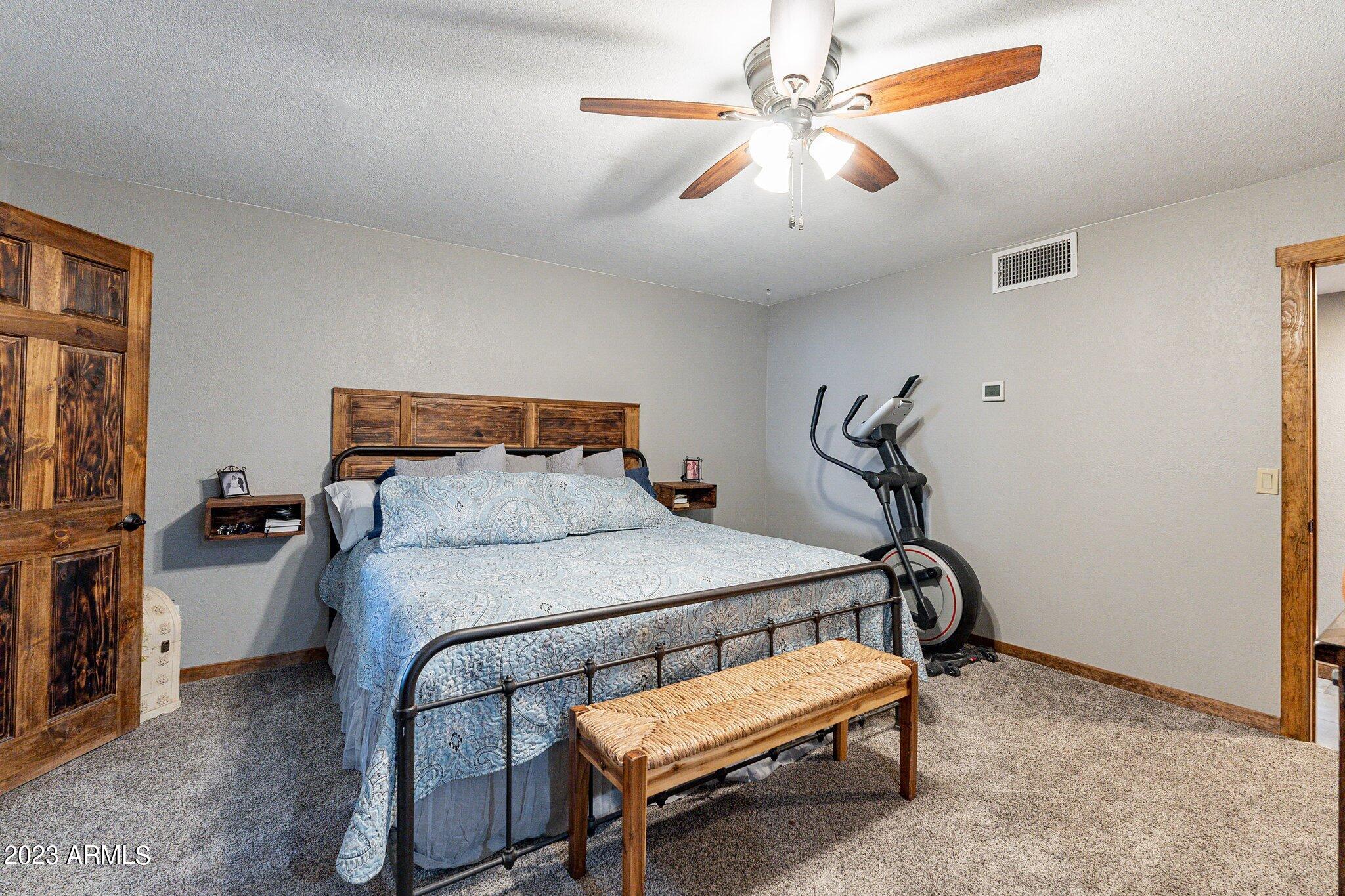 2512 E LEONORA Street