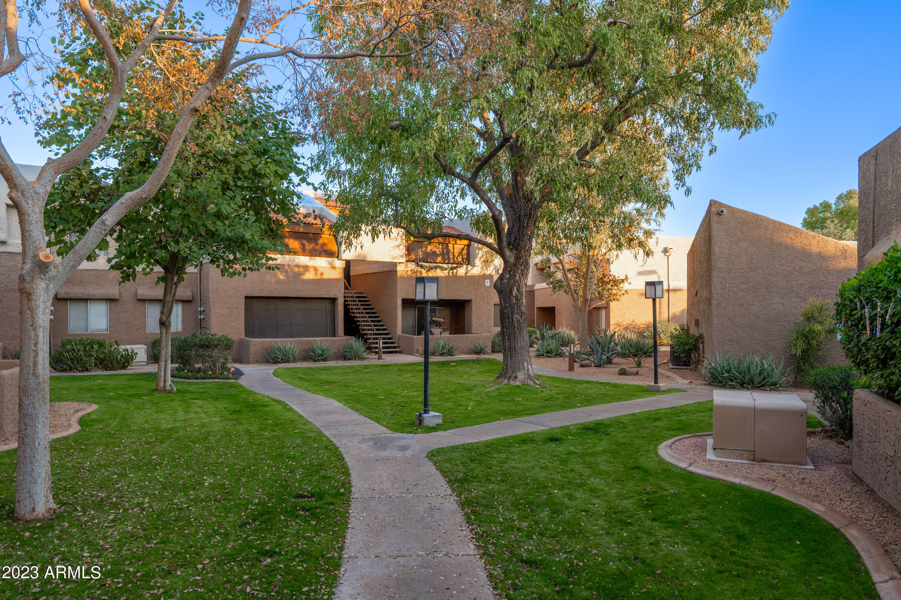 4554 E PARADISE VILLAGE Parkway N, 104