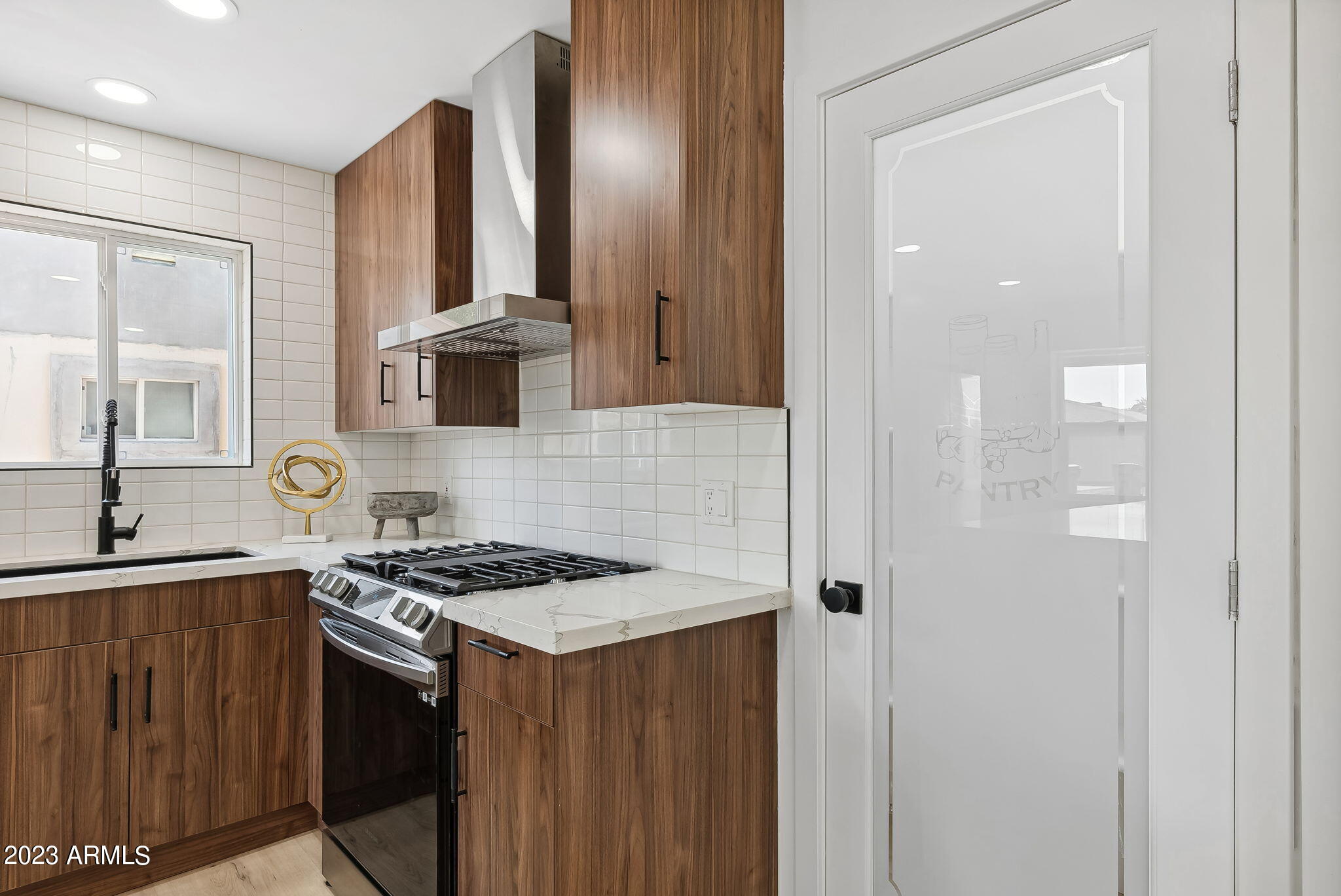 934 E CAVALIER Drive