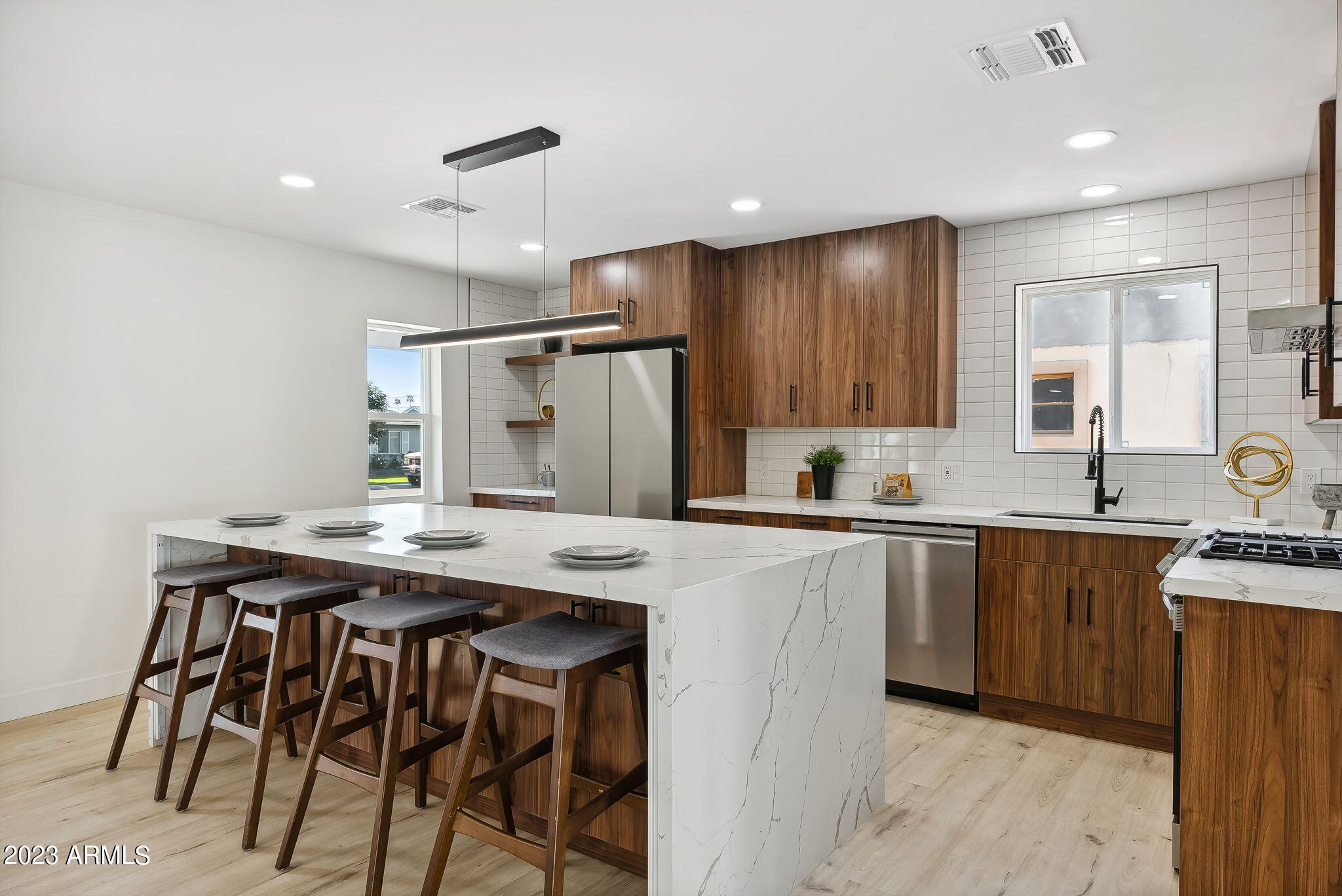 934 E CAVALIER Drive