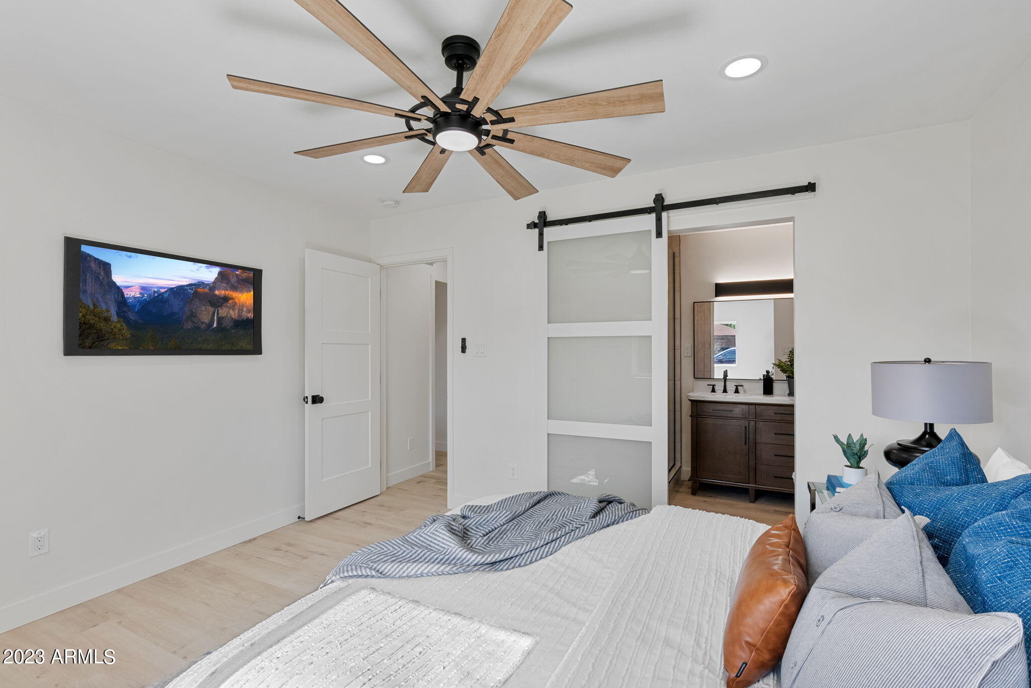 934 E CAVALIER Drive