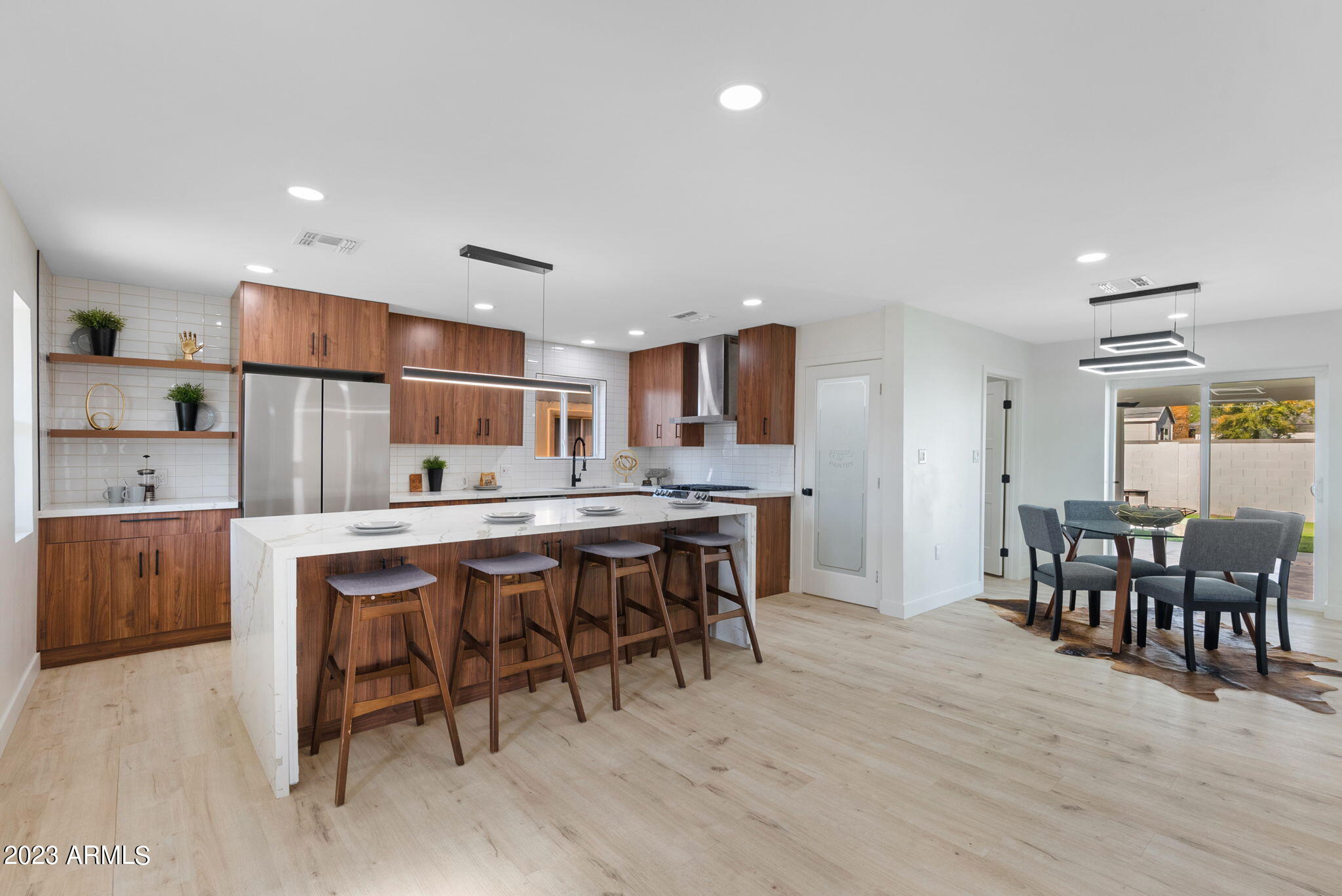 934 E CAVALIER Drive