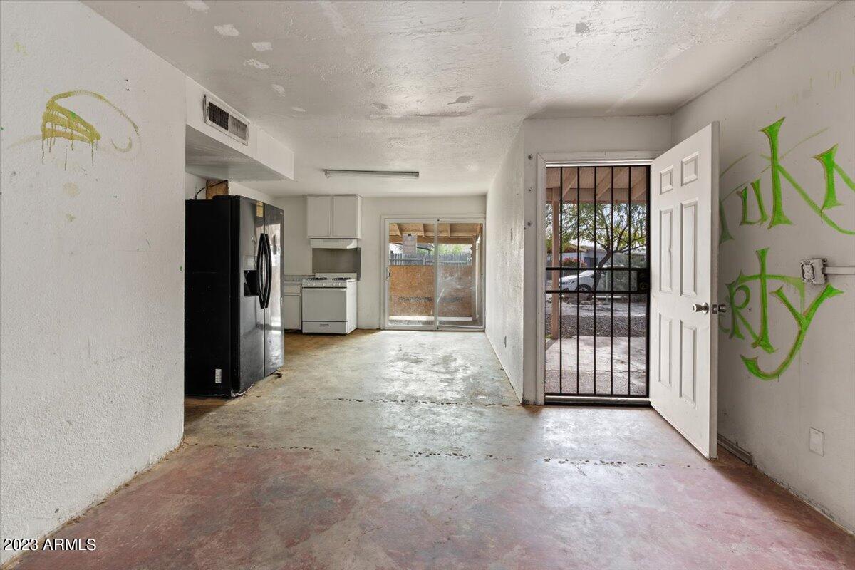 7726 E BEATRICE Street