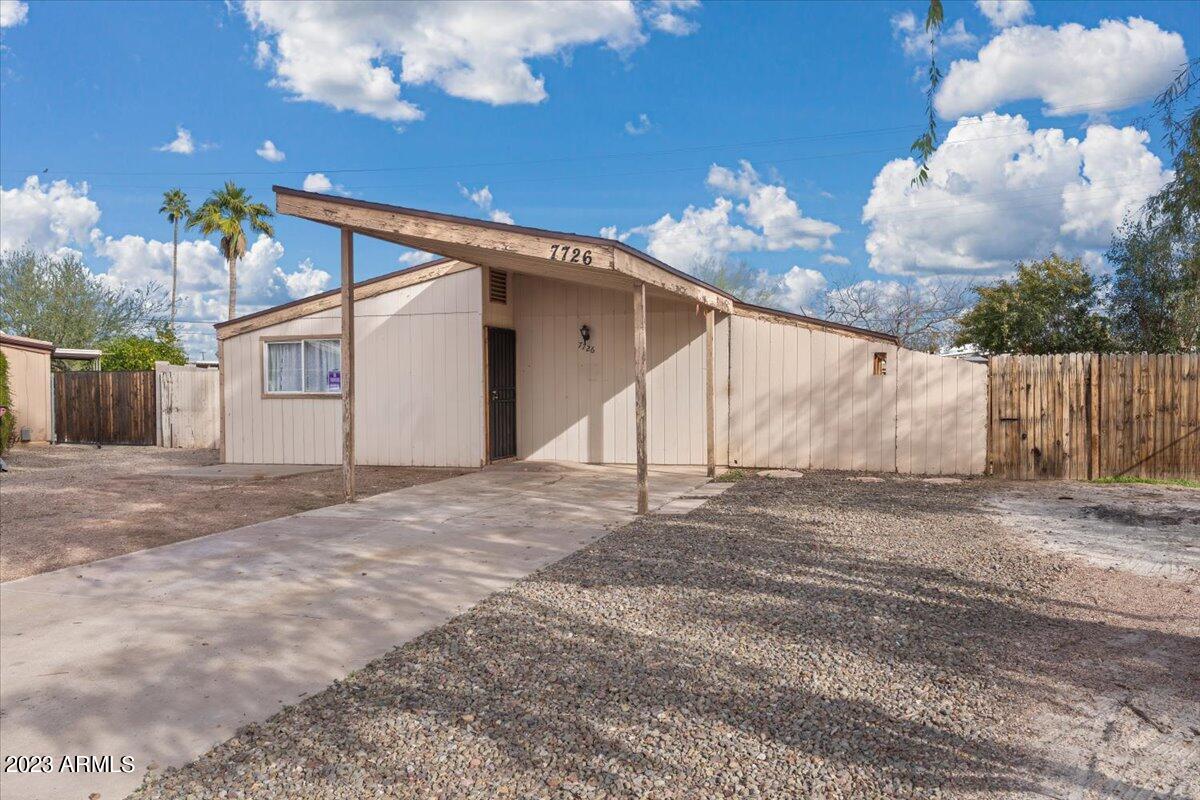 7726 E BEATRICE Street