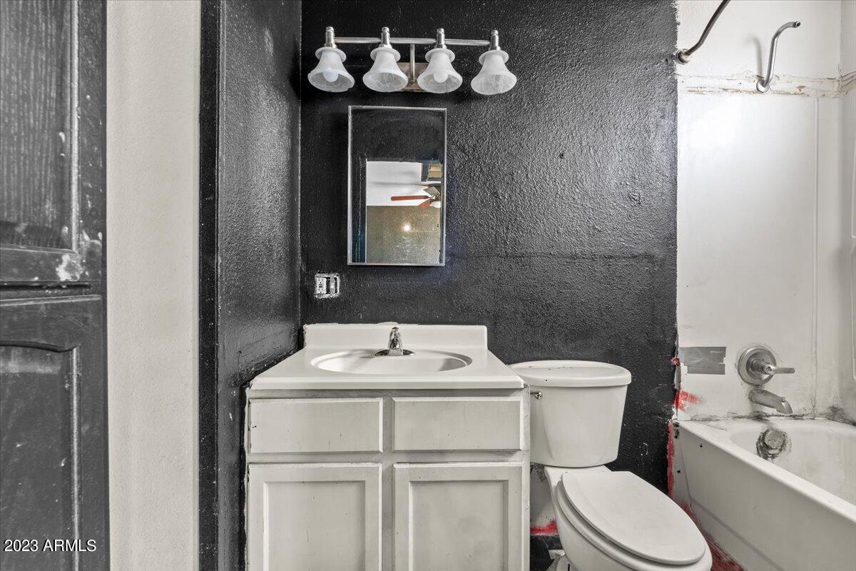 7726 E BEATRICE Street