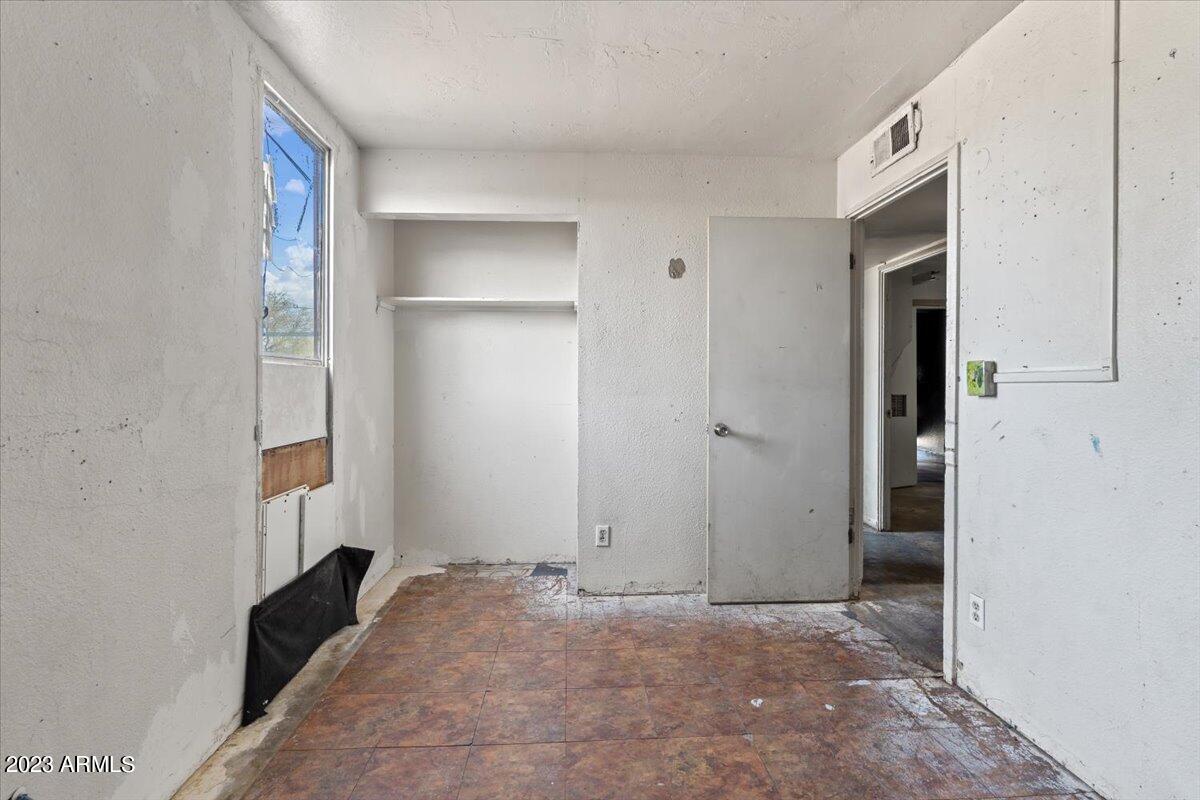 7726 E BEATRICE Street