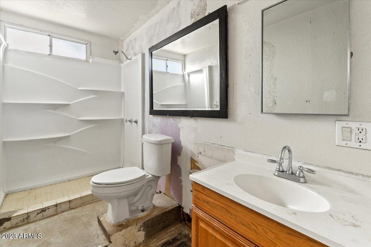 7726 E BEATRICE Street