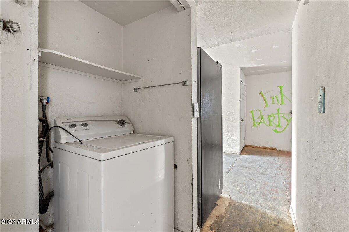 7726 E BEATRICE Street