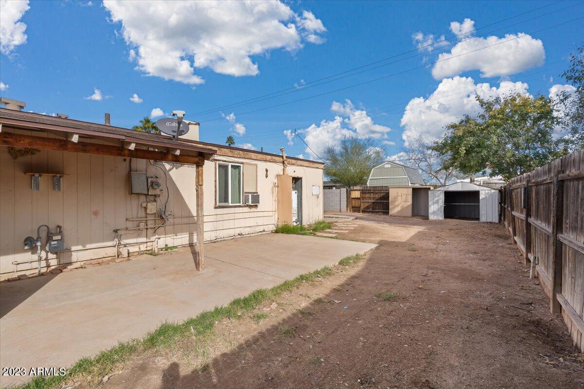 7726 E BEATRICE Street