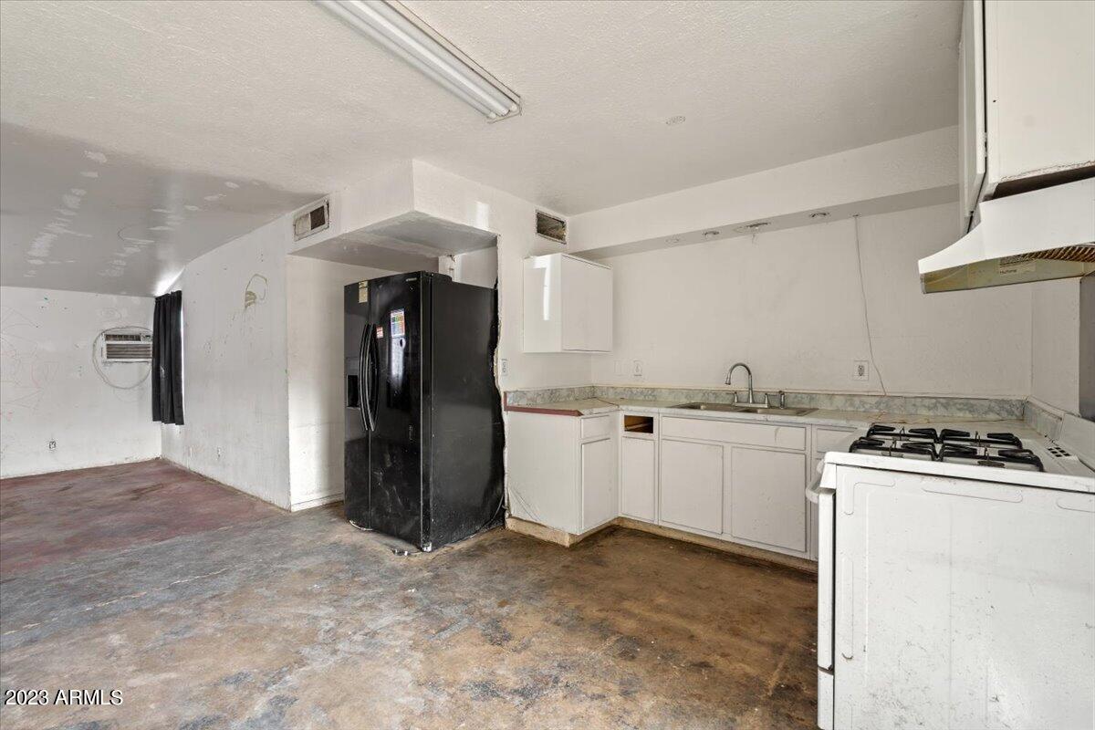 7726 E BEATRICE Street