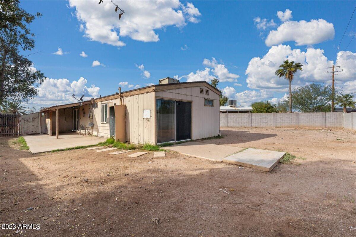 7726 E BEATRICE Street