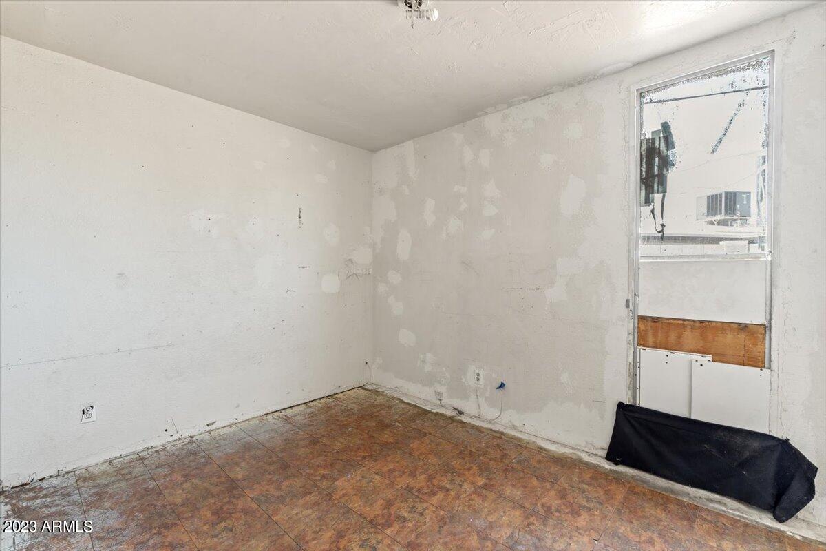 7726 E BEATRICE Street