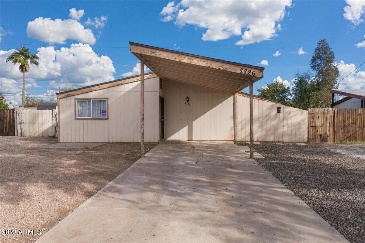 7726 E BEATRICE Street