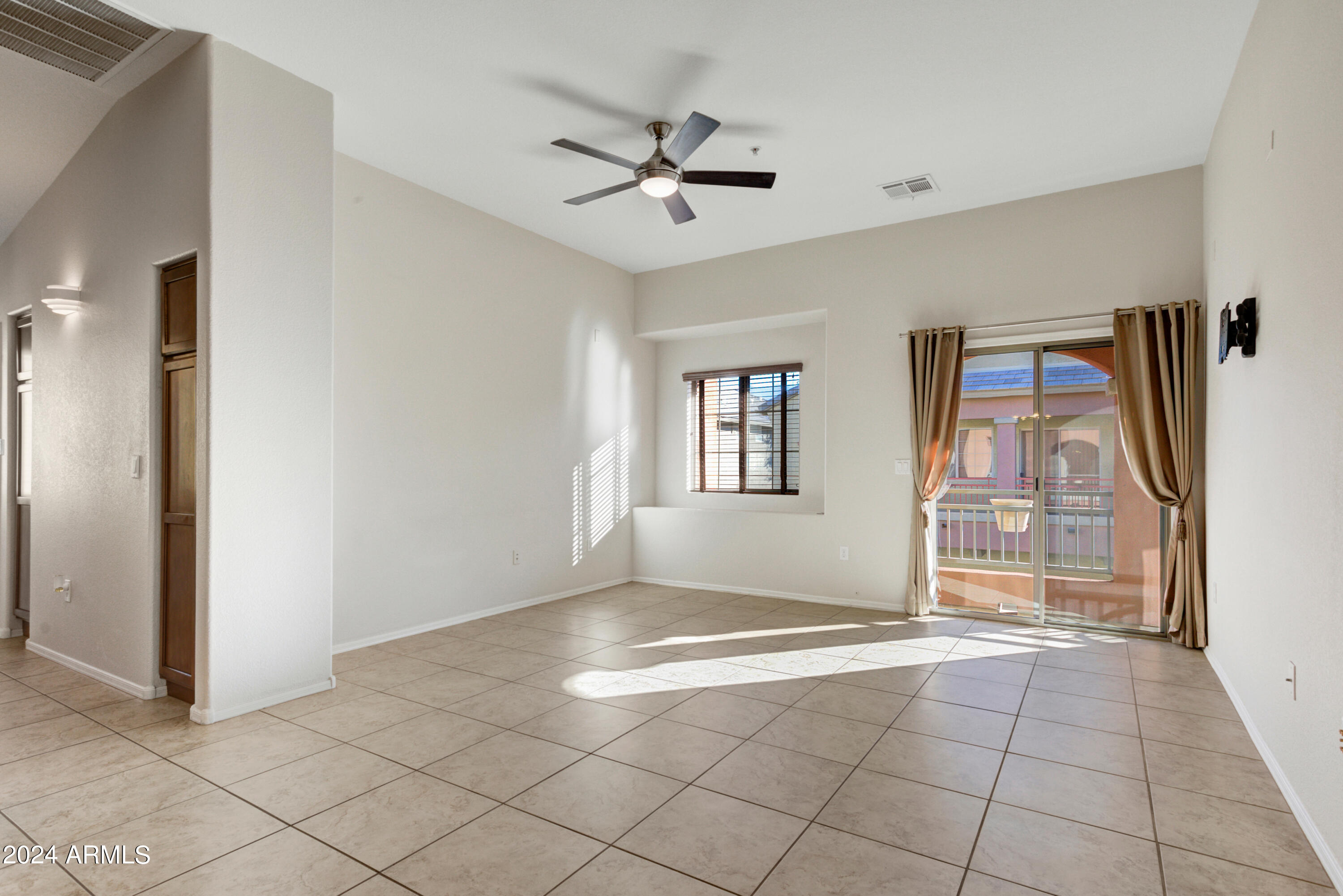 2150 W Alameda Road 2053