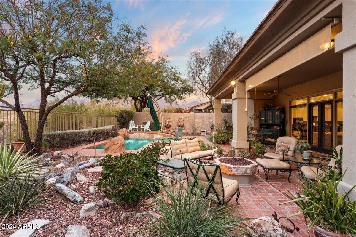 10460 E ACACIA Drive