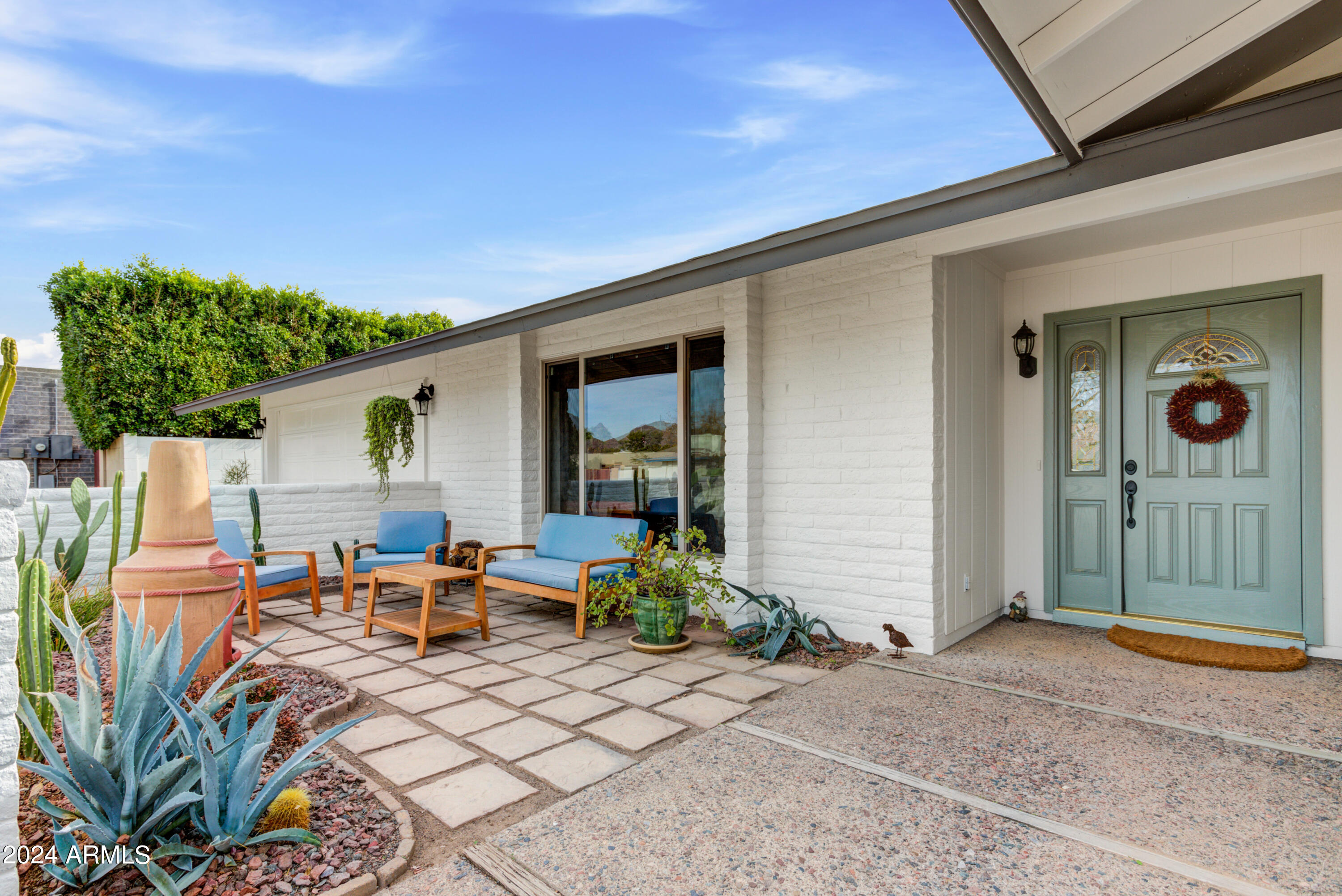 311 E VOLTAIRE Avenue