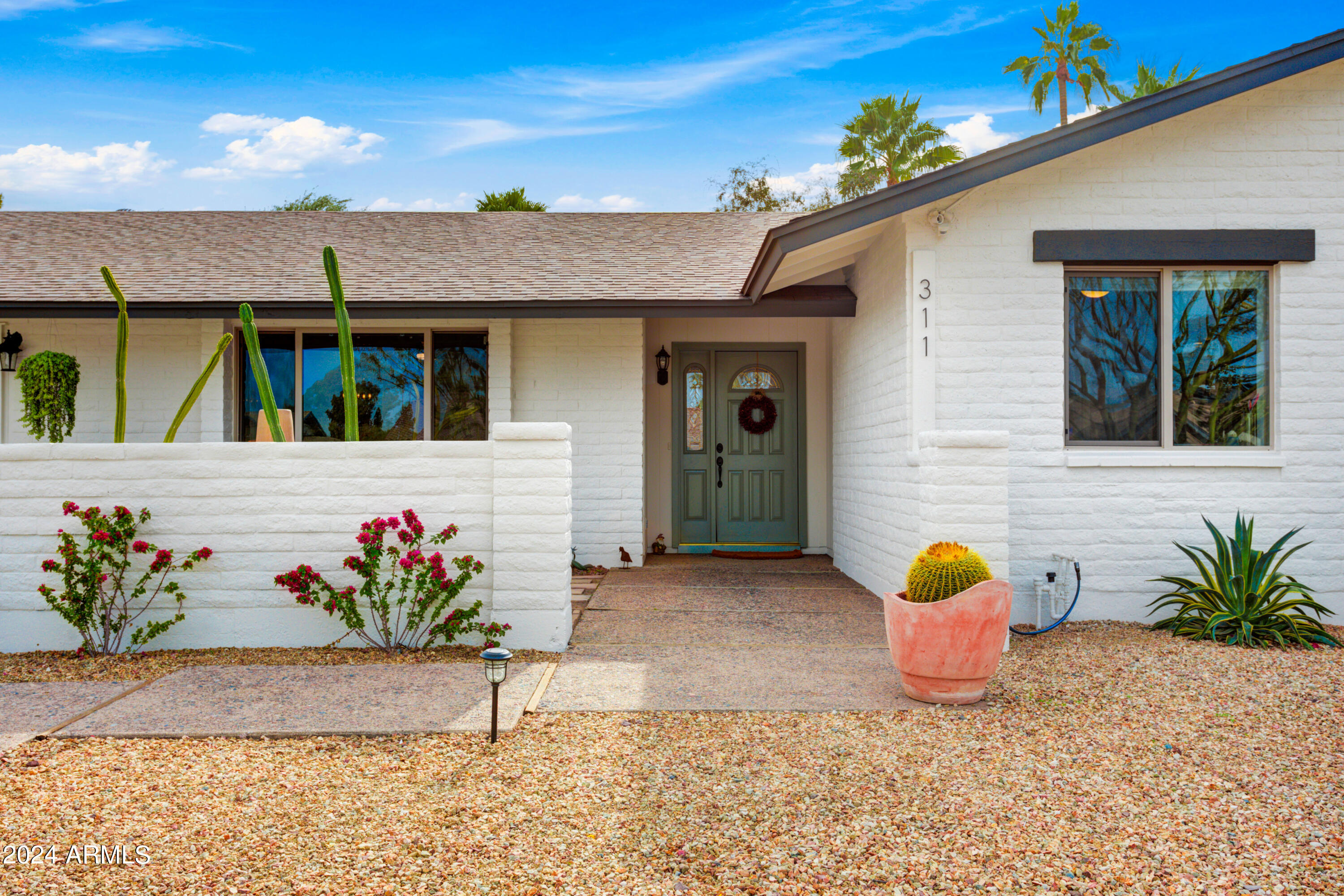 311 E VOLTAIRE Avenue