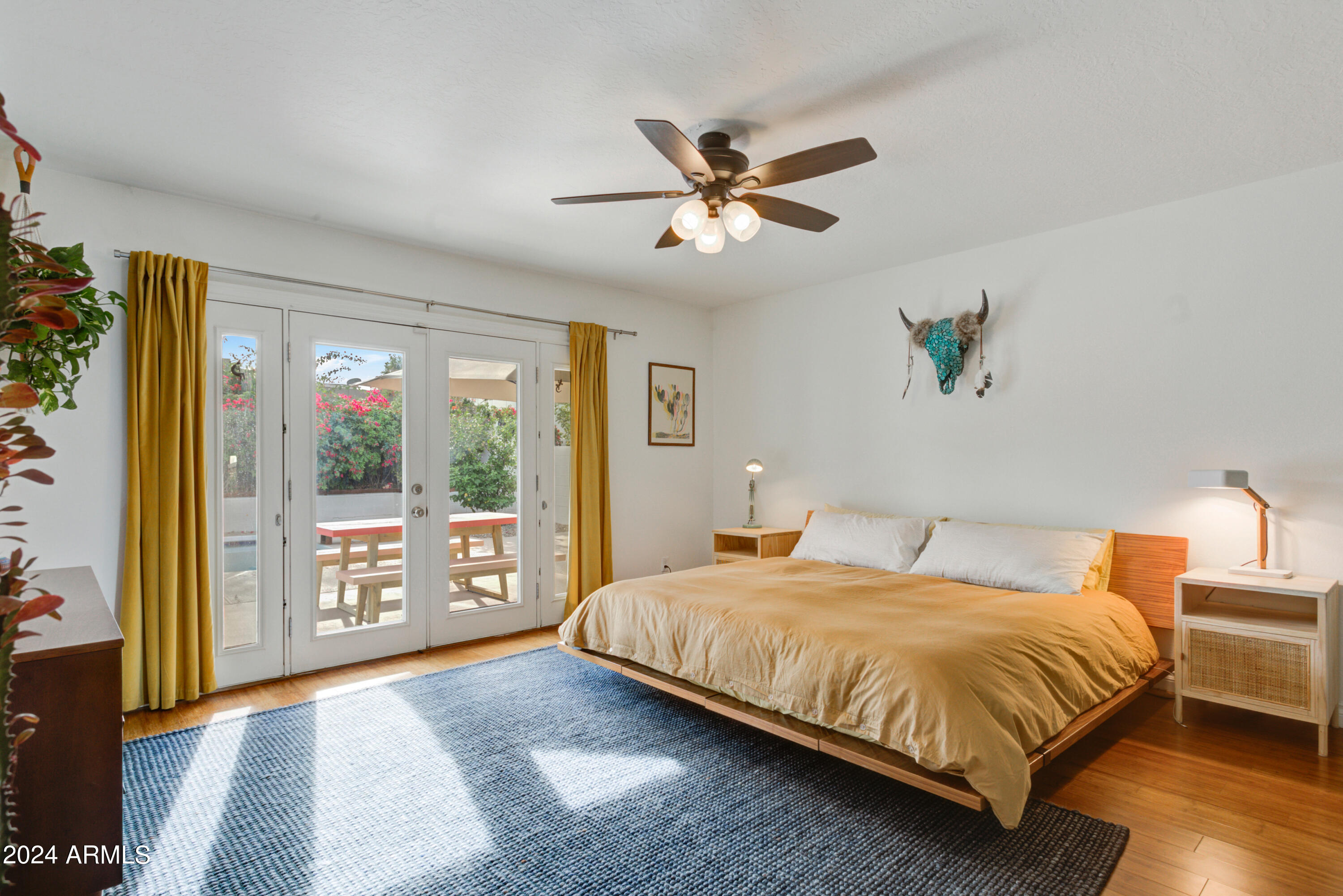311 E VOLTAIRE Avenue