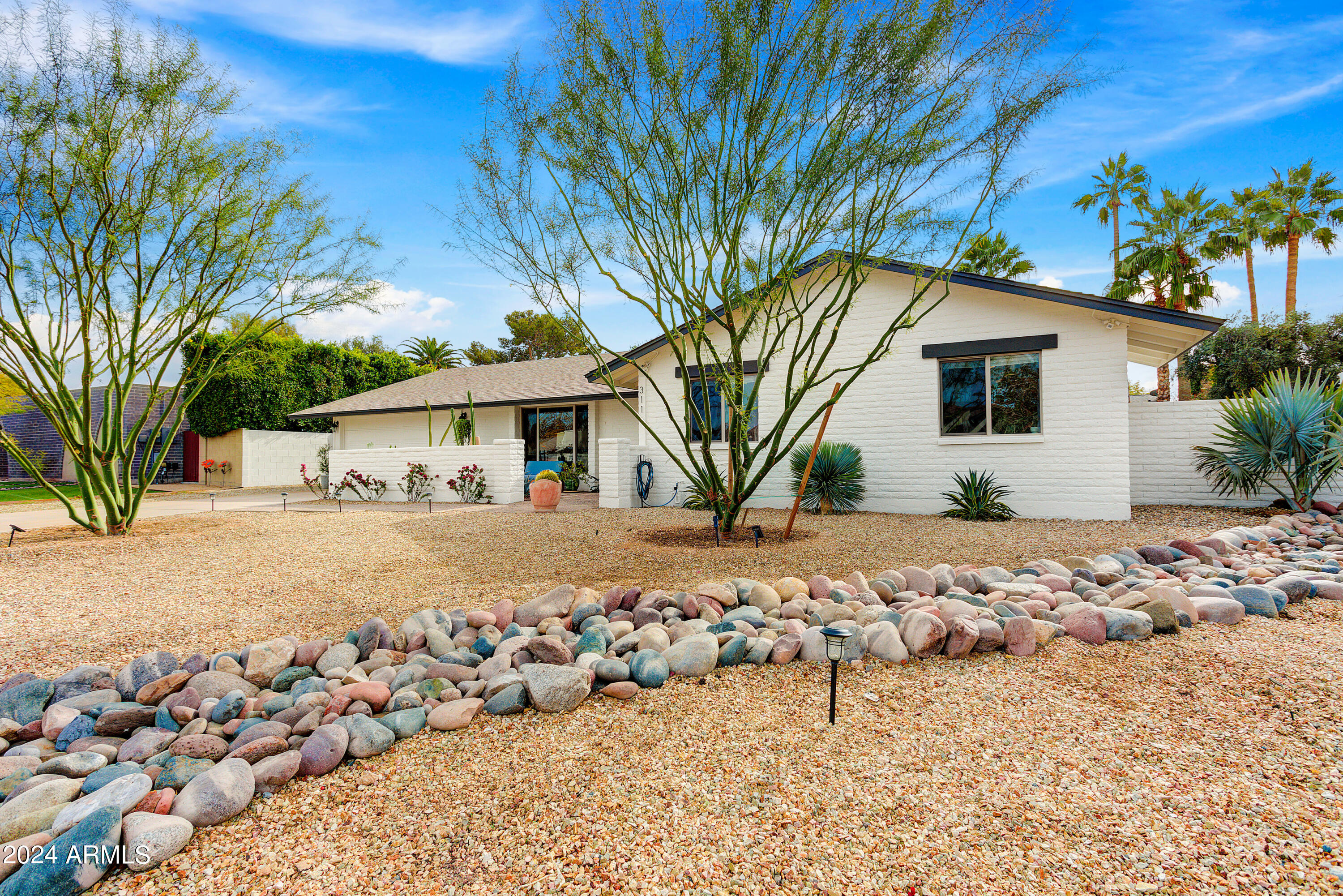 311 E VOLTAIRE Avenue