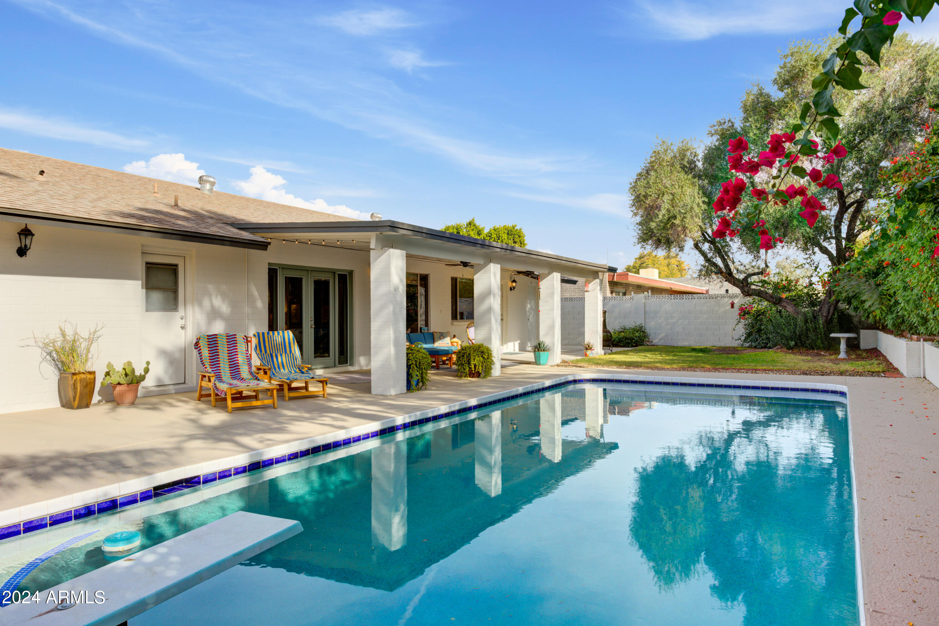 311 E VOLTAIRE Avenue