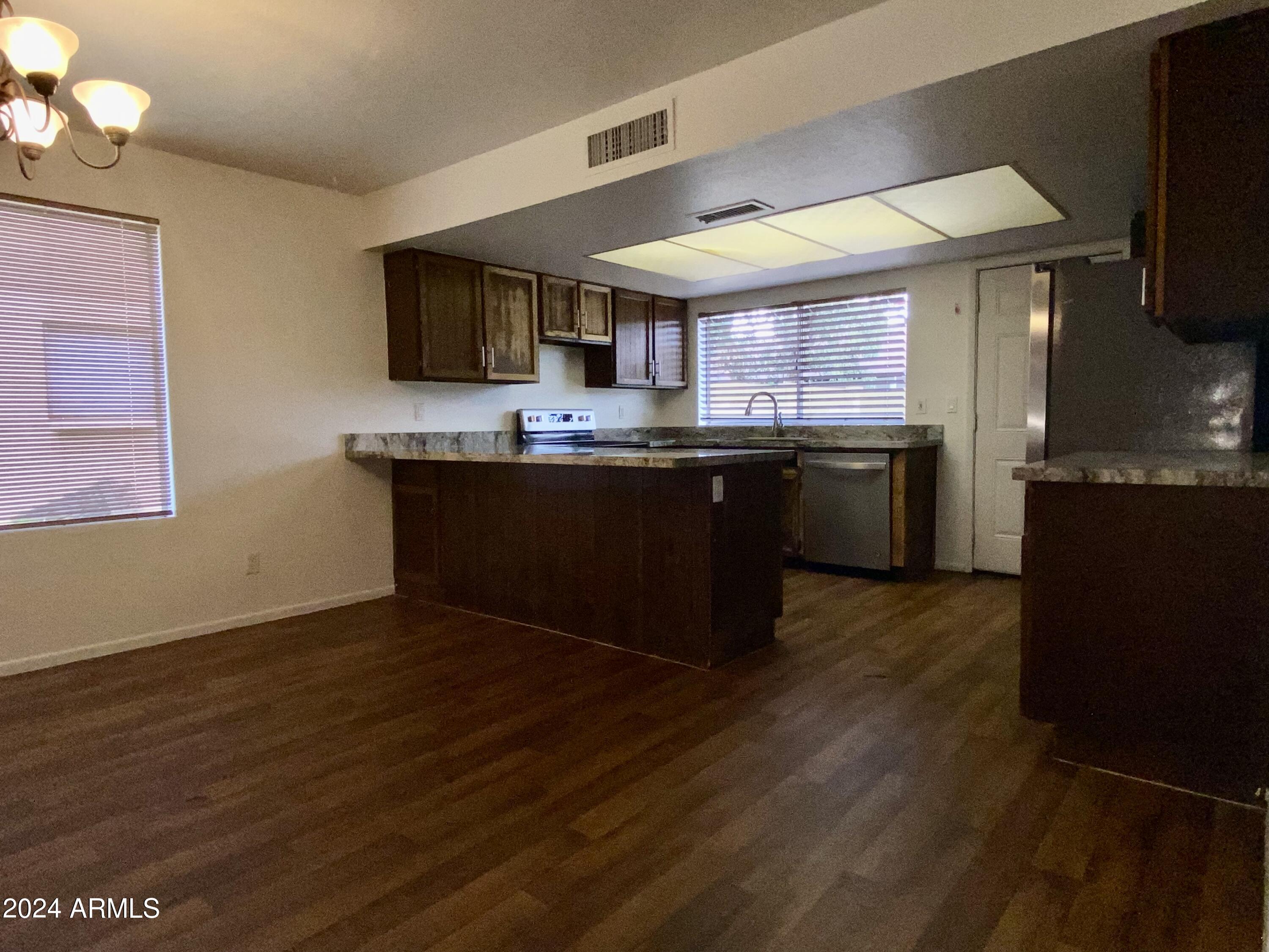 4002 W CHRISTY Drive