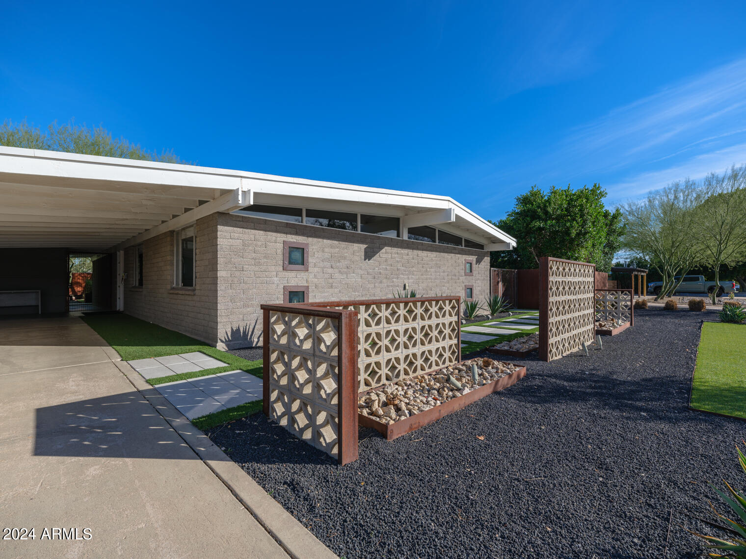 5815 N 11TH Street