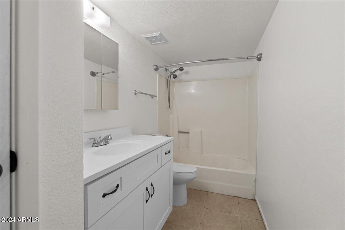 6165 E GLENCOVE Street