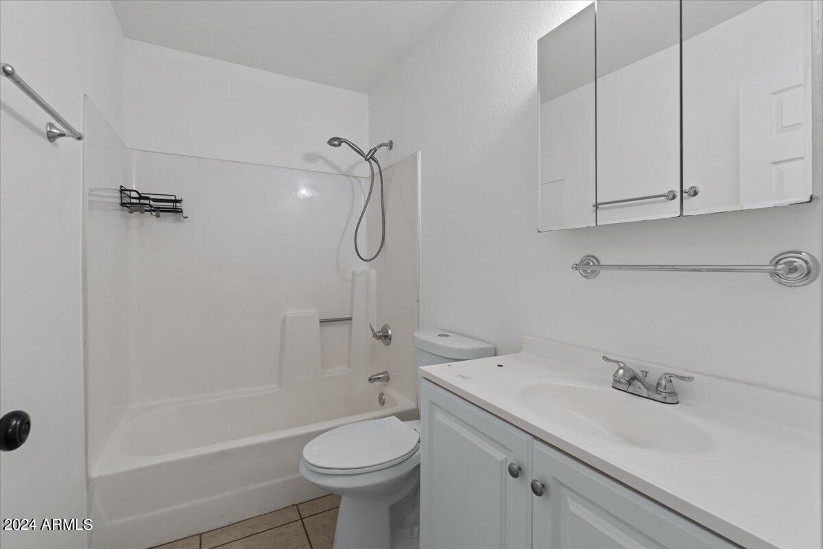 6165 E GLENCOVE Street