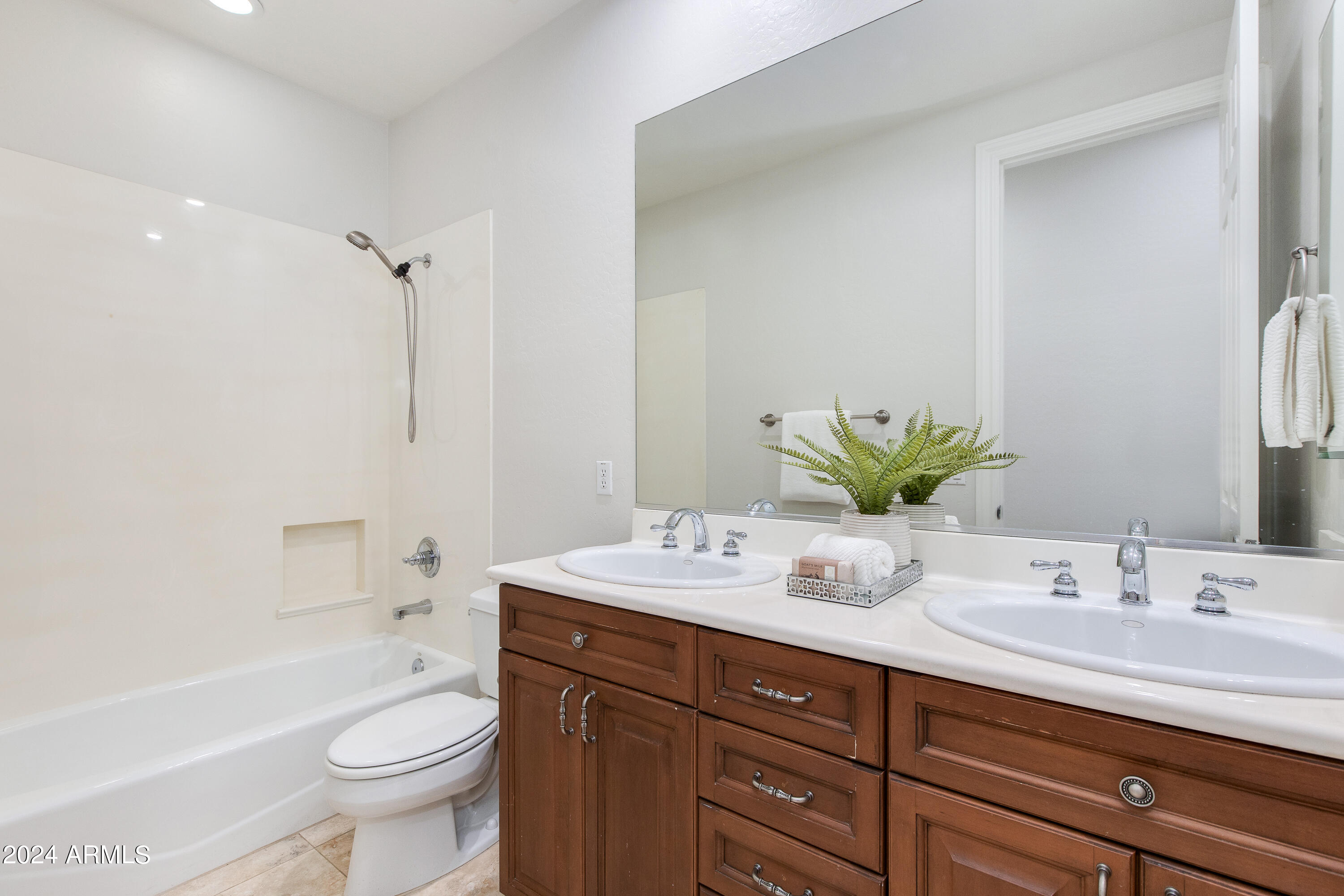 4601 W MOSIER Pass