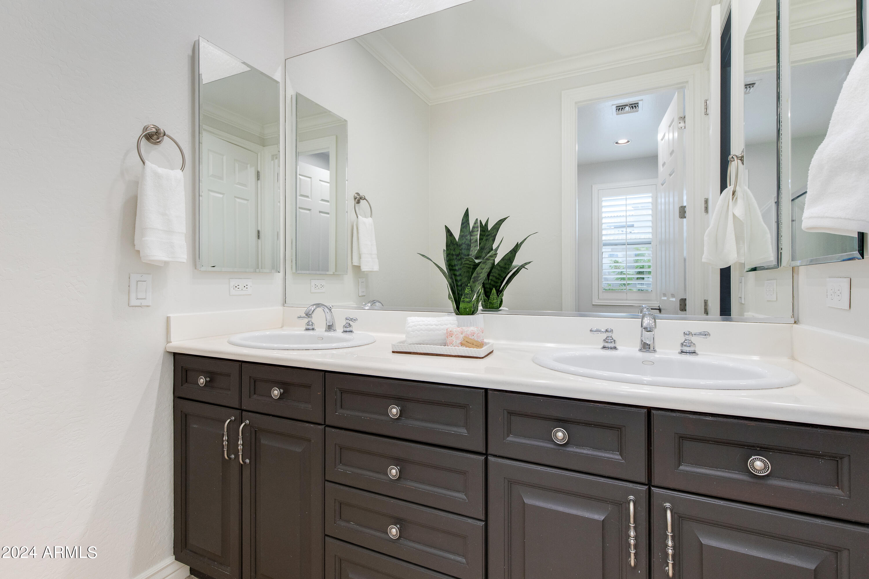 4601 W MOSIER Pass