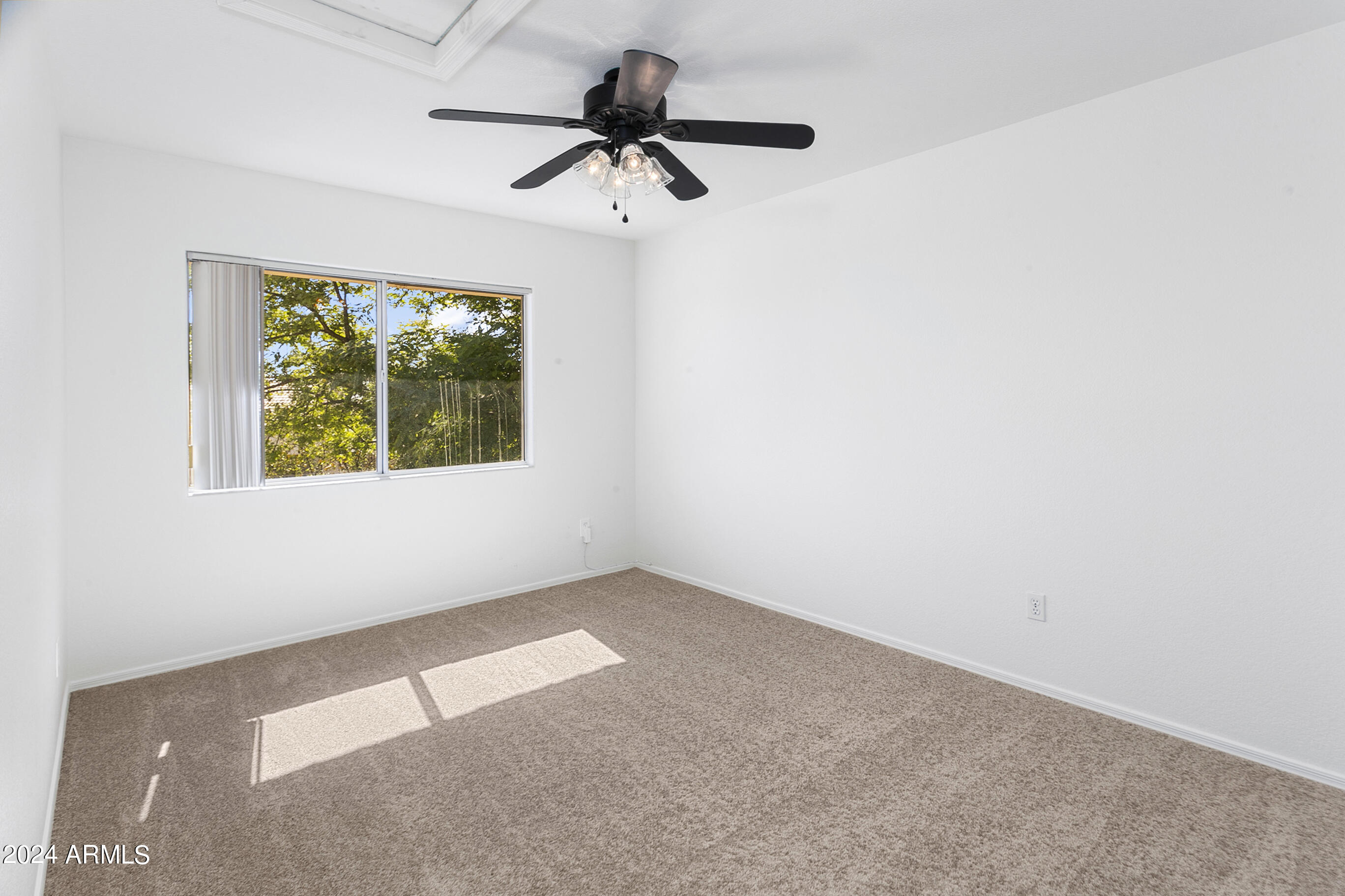 5461 W WHITTEN Street