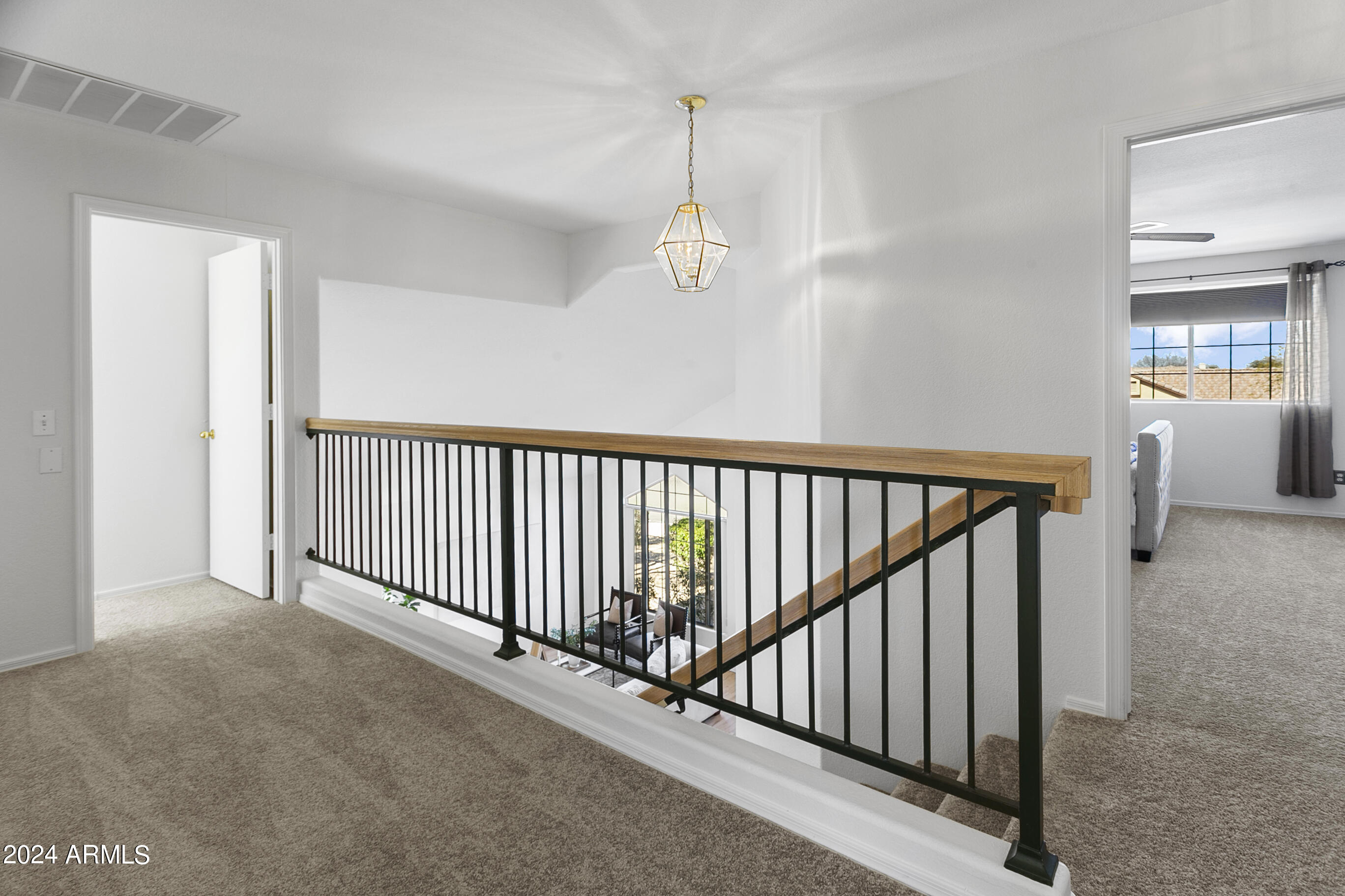 5461 W WHITTEN Street