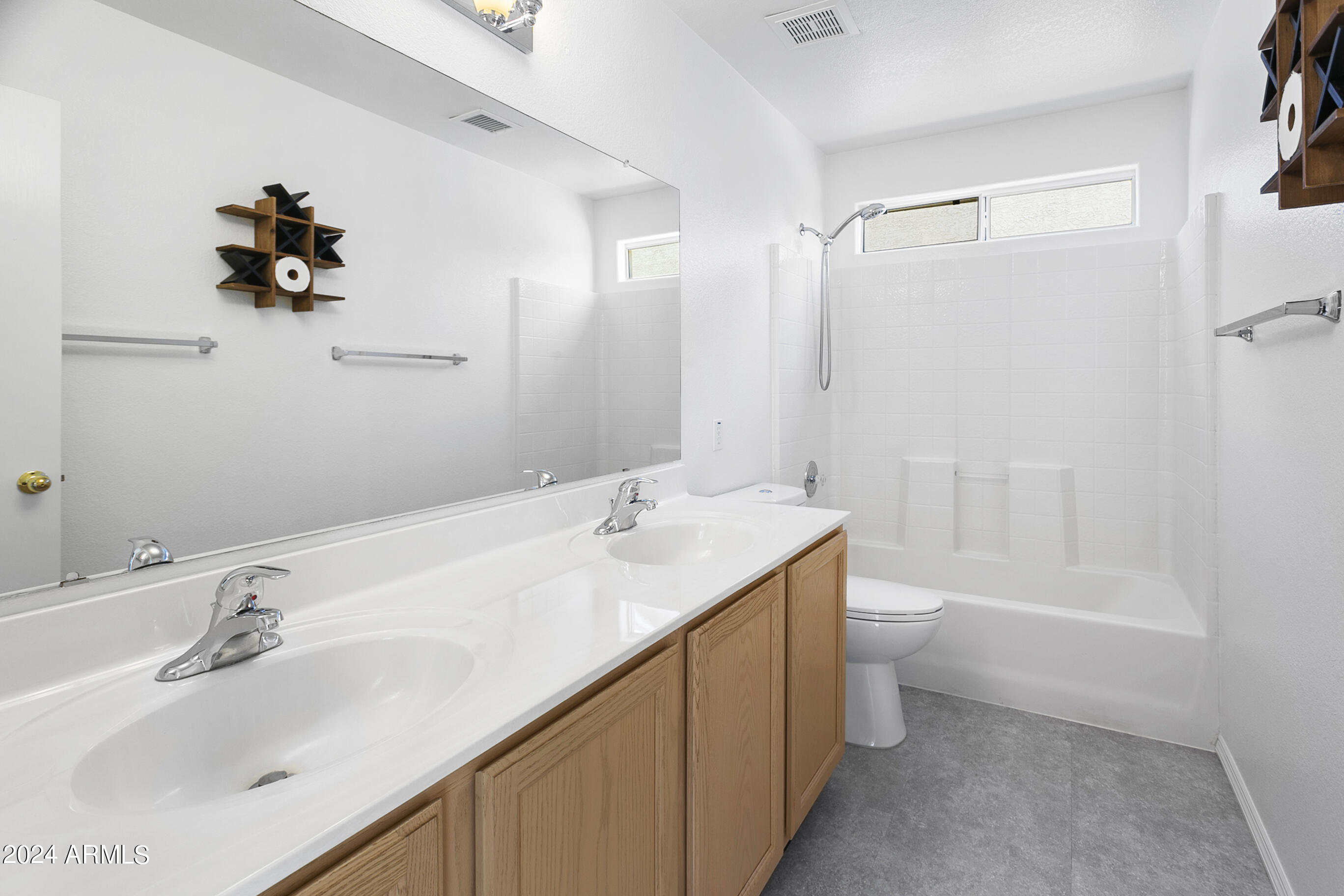 5461 W WHITTEN Street