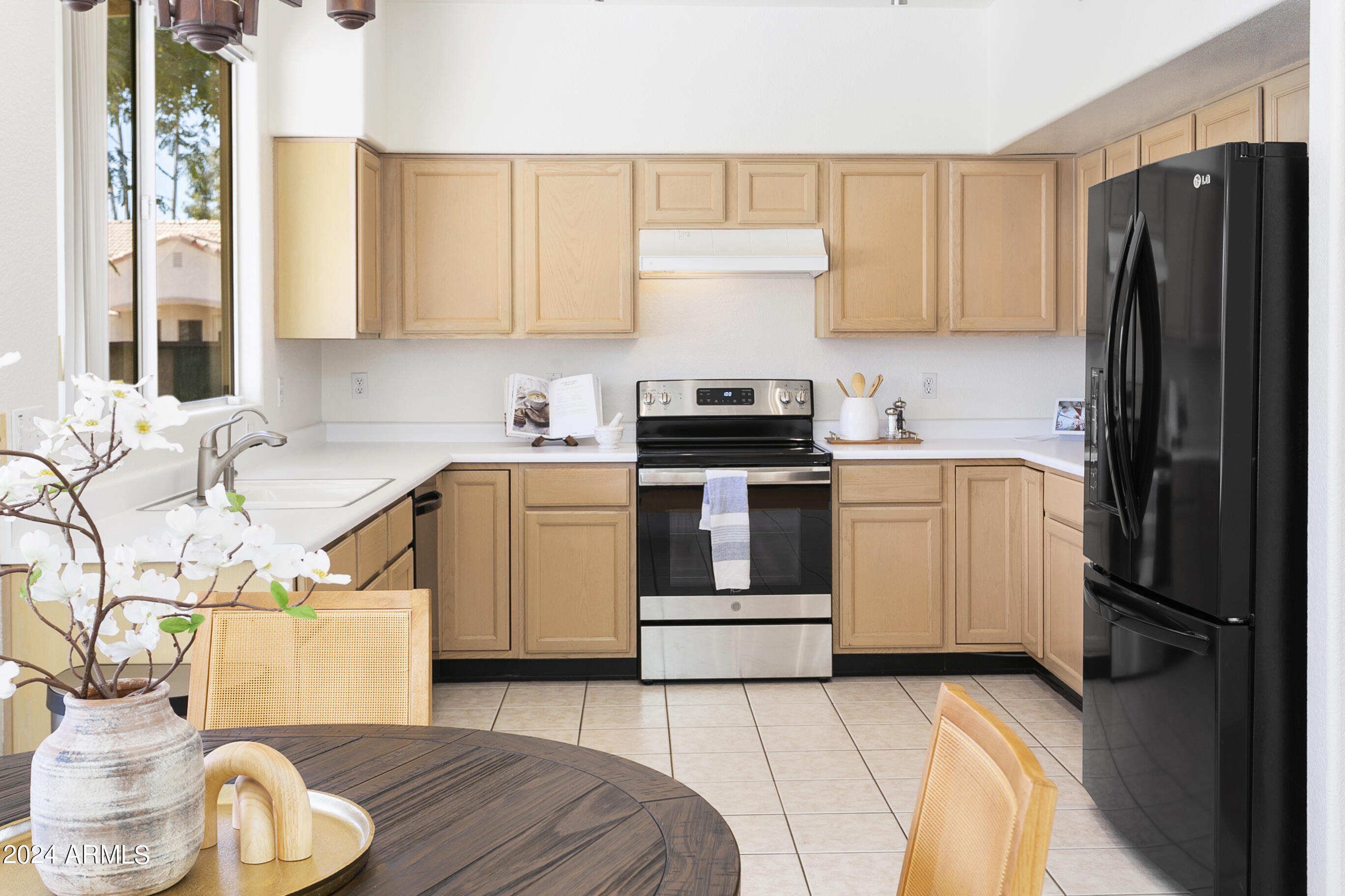 5461 W WHITTEN Street